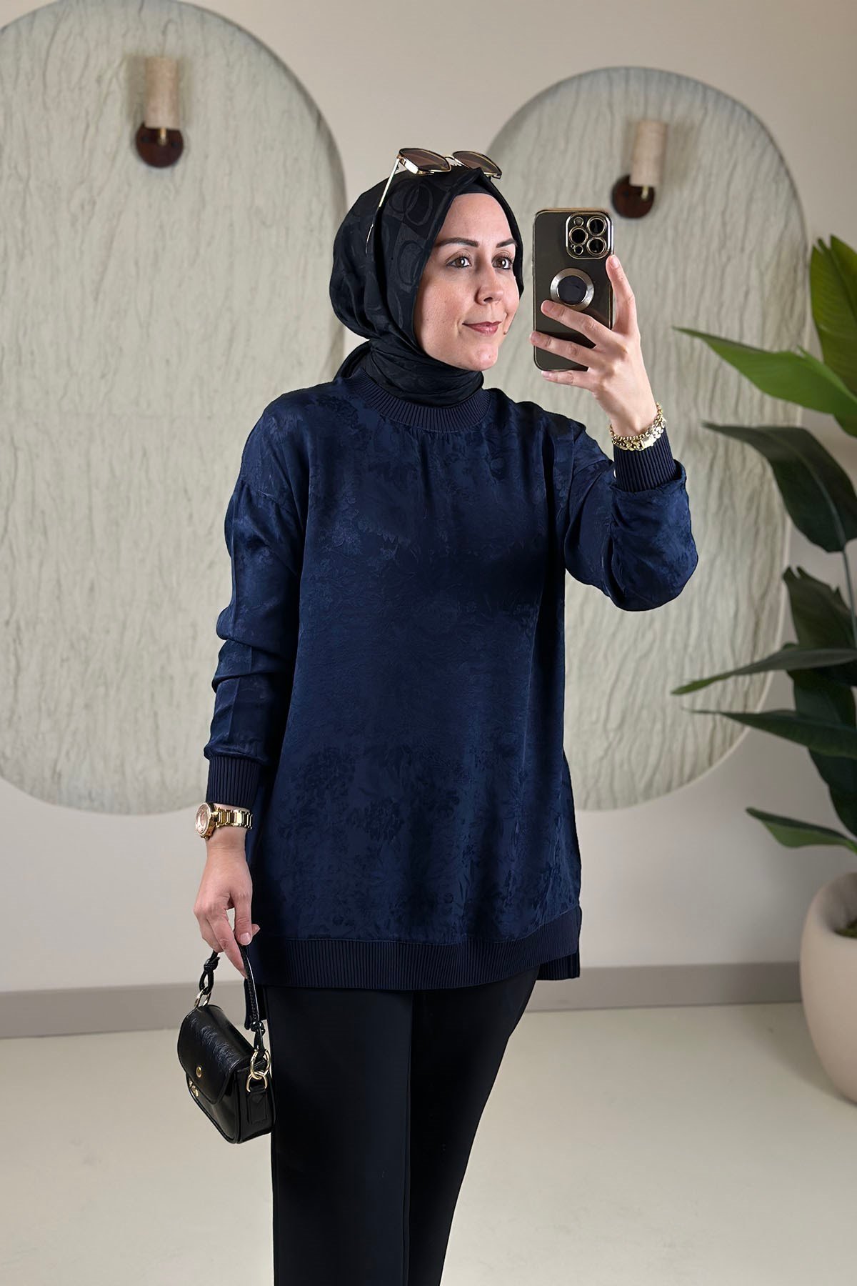 Tesettür Tunik ModelleriJakar Qupra Düşük Omuz Ribana Detaylı Kadın Tunik Lacivert KADO 268926