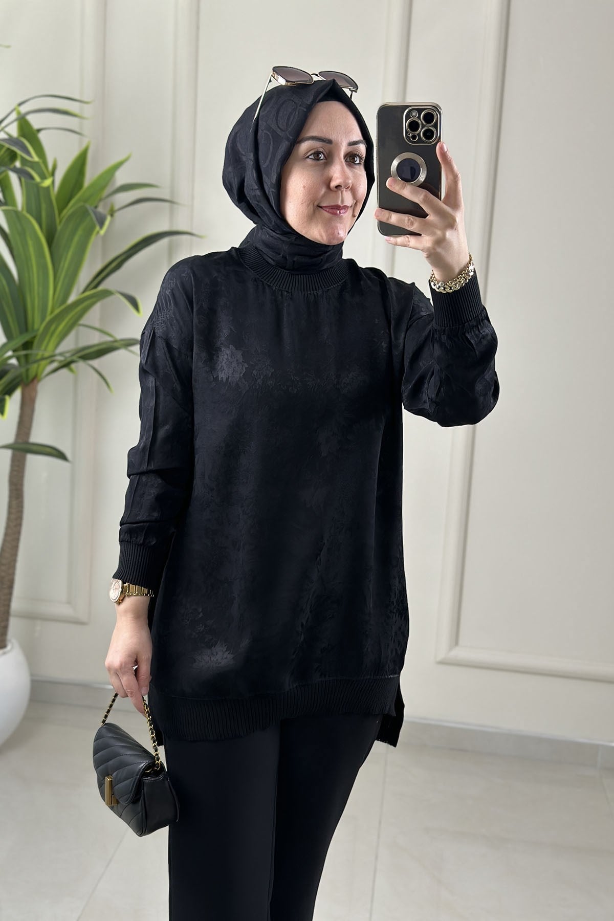 Tesettür Tunik ModelleriJakar Qupra Düşük Omuz Ribana Detaylı Kadın Tunik Siyah KADO 262926