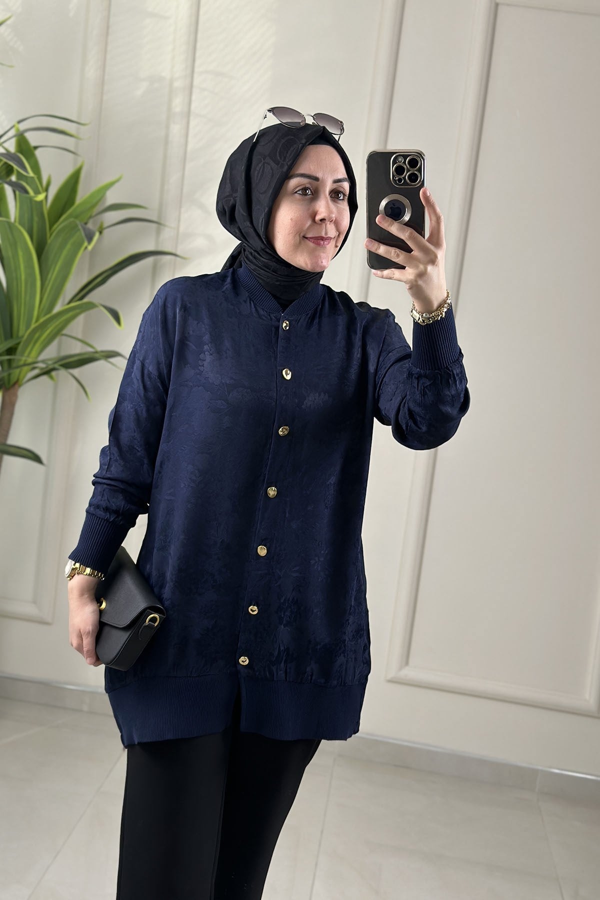 Tesettür Tunik ModelleriJakar Qupra Önü Düğmeli Ribana Detaylı Kadın Tunik Lacivert KADO 262864