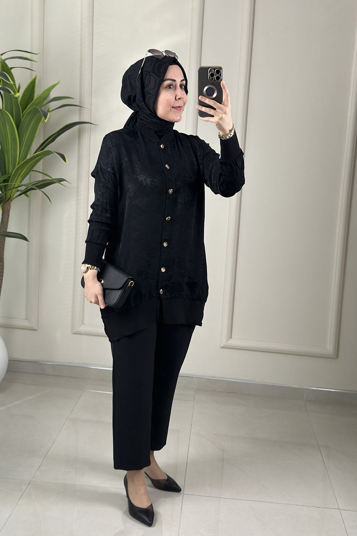 Tesettür Tunik ModelleriJakar Qupra Önü Düğmeli Ribana Detaylı Kadın Tunik Siyah KADO 262864