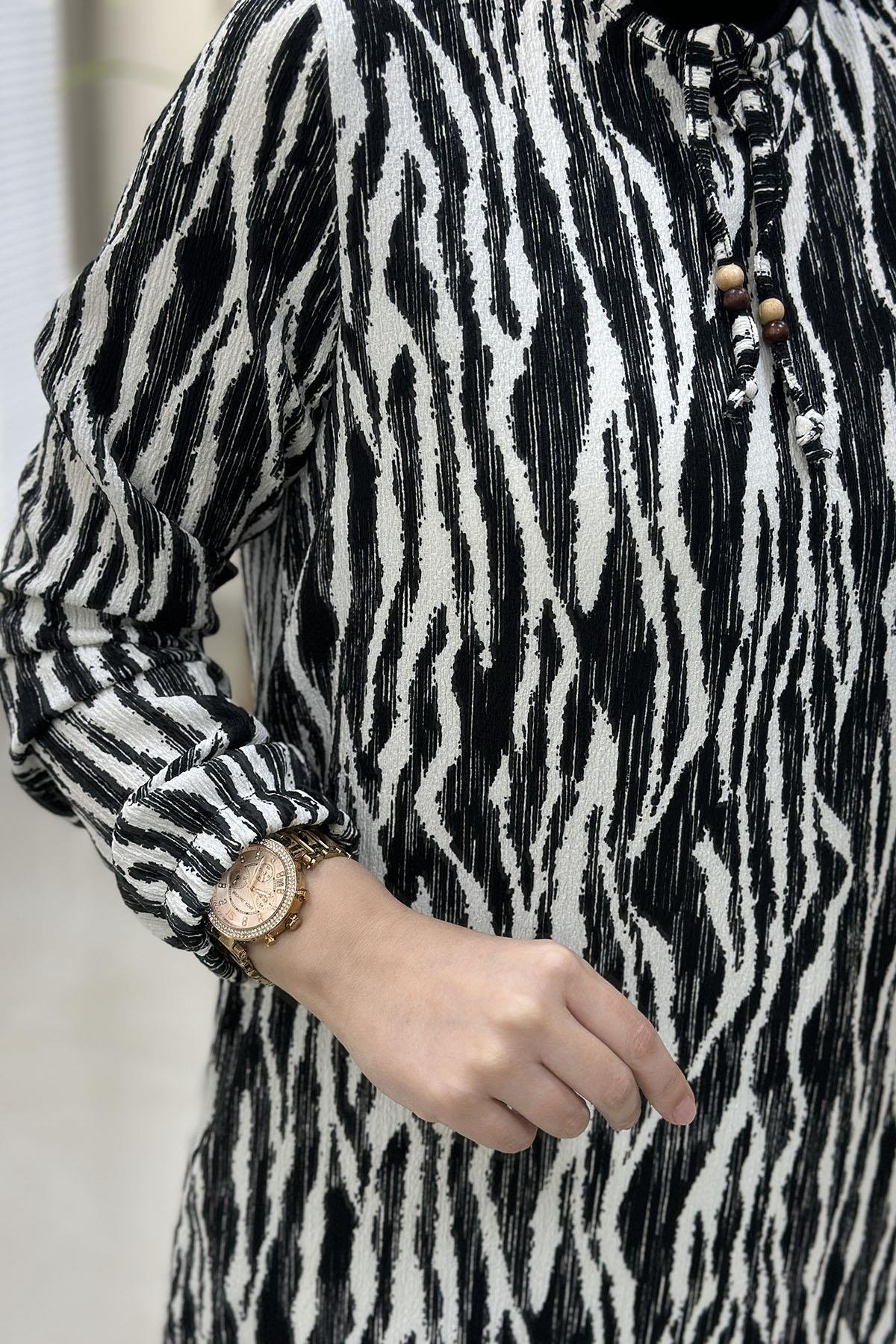 Tesettür Tunik ModelleriKendinden Desenli Kolu Büzgülü Kadın Tunik Siyah(Zebra) KADO 251714