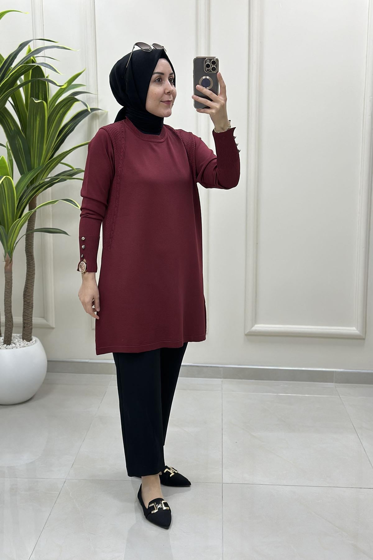 Tesettür Tunik ModelleriKendinden Desenli Kol Düğme Detaylı Kadın Triko Tunik Bordo KADO 2725005