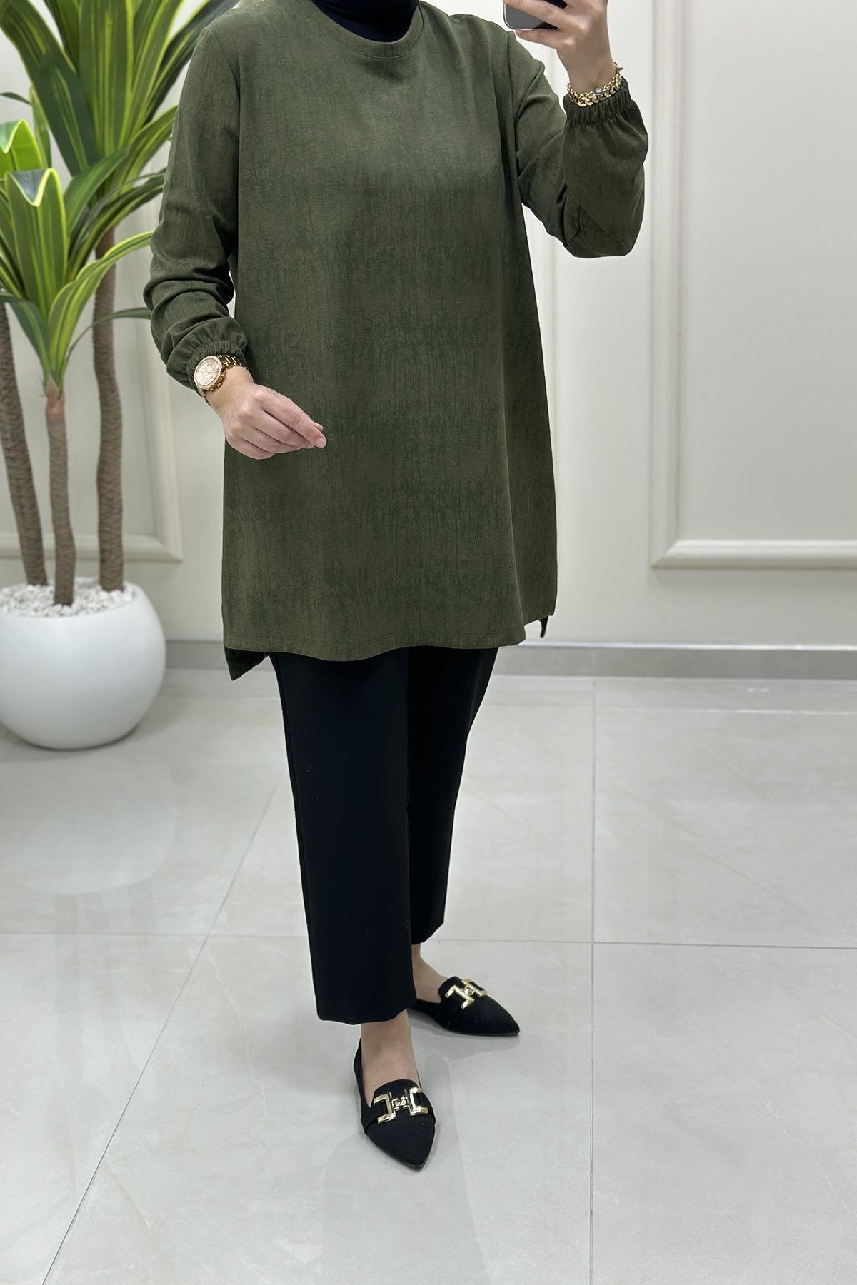 Tesettür Tunik ModelleriKendinden Desenli Kolu Lastikli Modal Kadın Tunik Haki KADO 257393