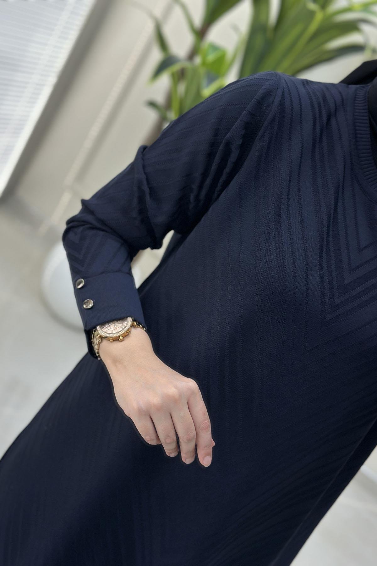 Tesettür Tunik ModelleriKendinden Desenli Kol Düğme Detaylı Kadın Triko Tunik Lacivert KADO 2725027