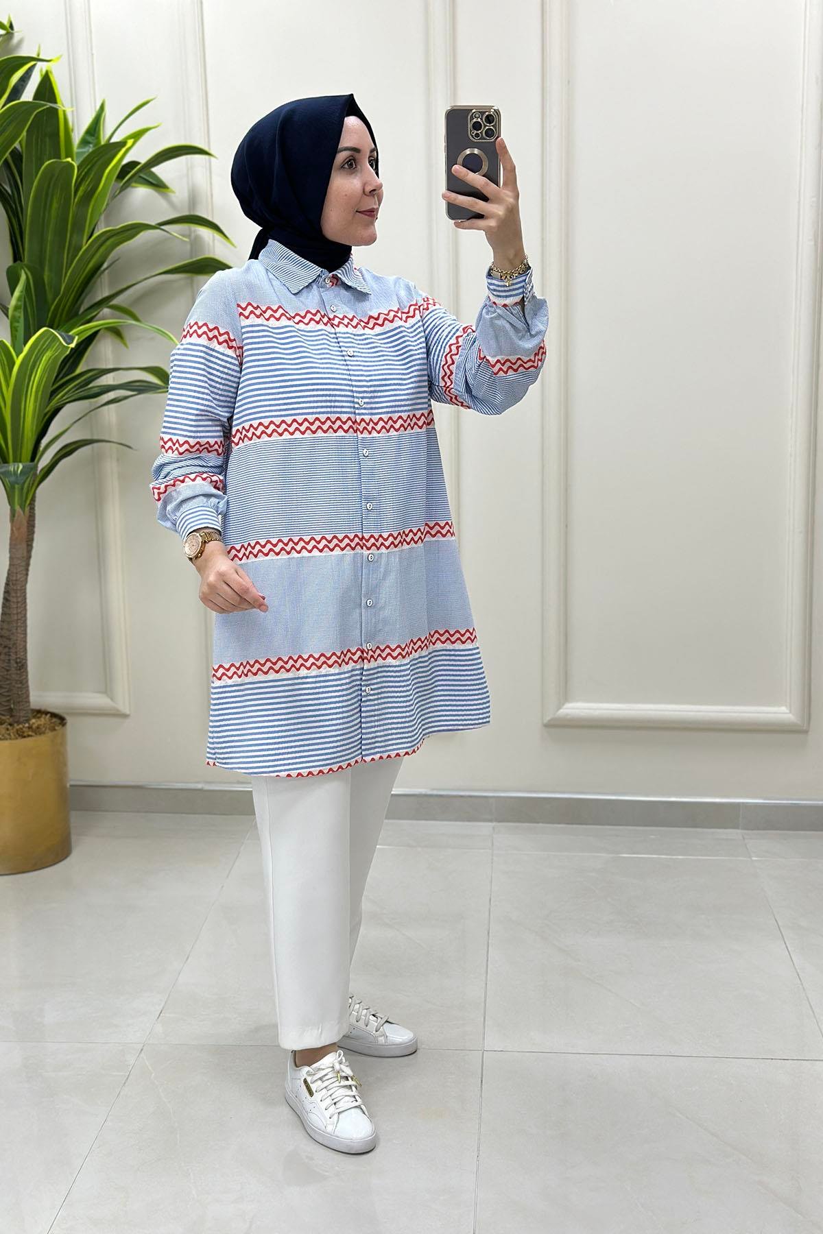 Tesettür Tunik ModelleriKendinden Desenli Önü Düğmeli Kadın Gömlek Tunik Mavi KADO 8622