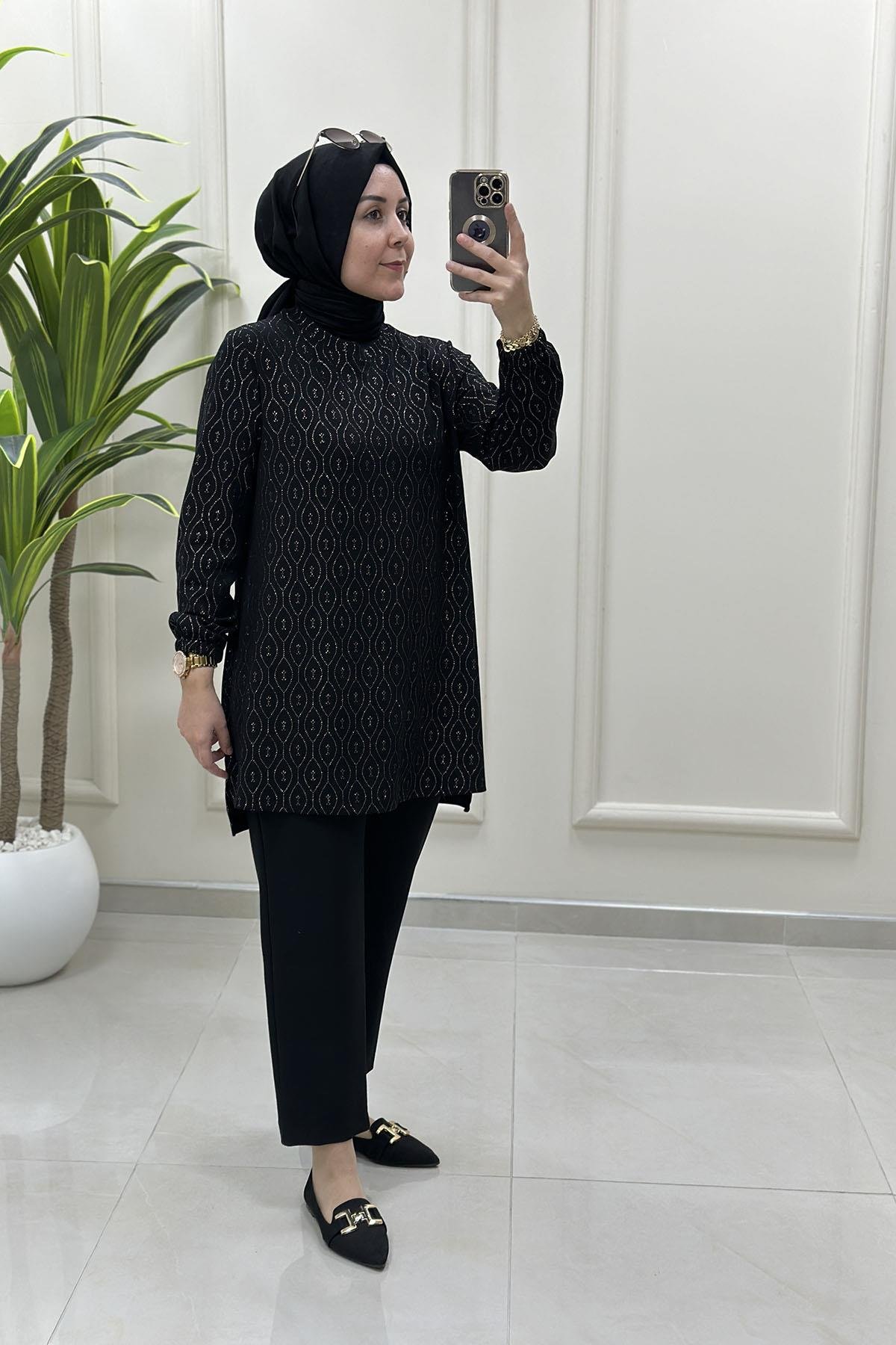 Tesettür Tunik ModelleriKendinden Desenli Kolu Büzgülü Kadın Tunik Siyah KADO 257121