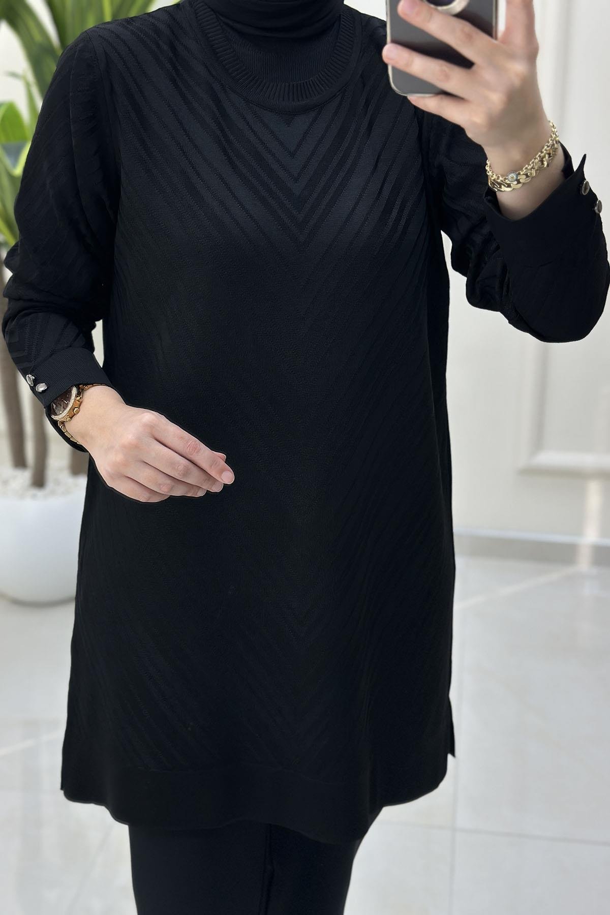 Tesettür Tunik ModelleriKendinden Desenli Kol Düğme Detaylı Kadın Triko Tunik Siyah KADO 2725027