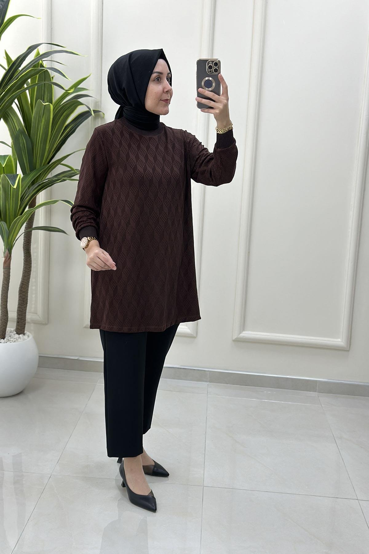 Tesettür Tunik ModelleriKendinden Desenli Ribana Detaylı Kadın Tunik Kahverengi KADO 257480