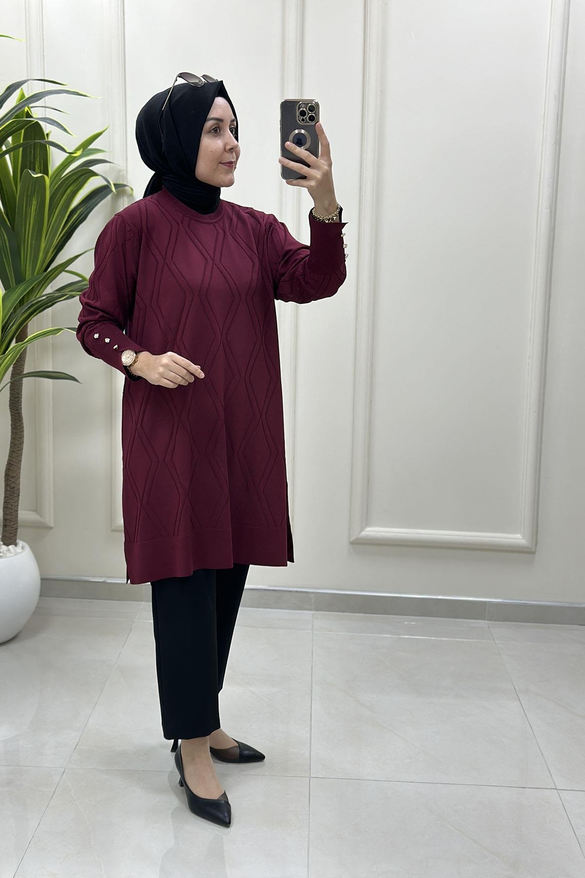 Tesettür Tunik ModelleriKendinden Desenli Kolu Düğme Detaylı Kadın Triko Tunik Bordo KADO 2725303