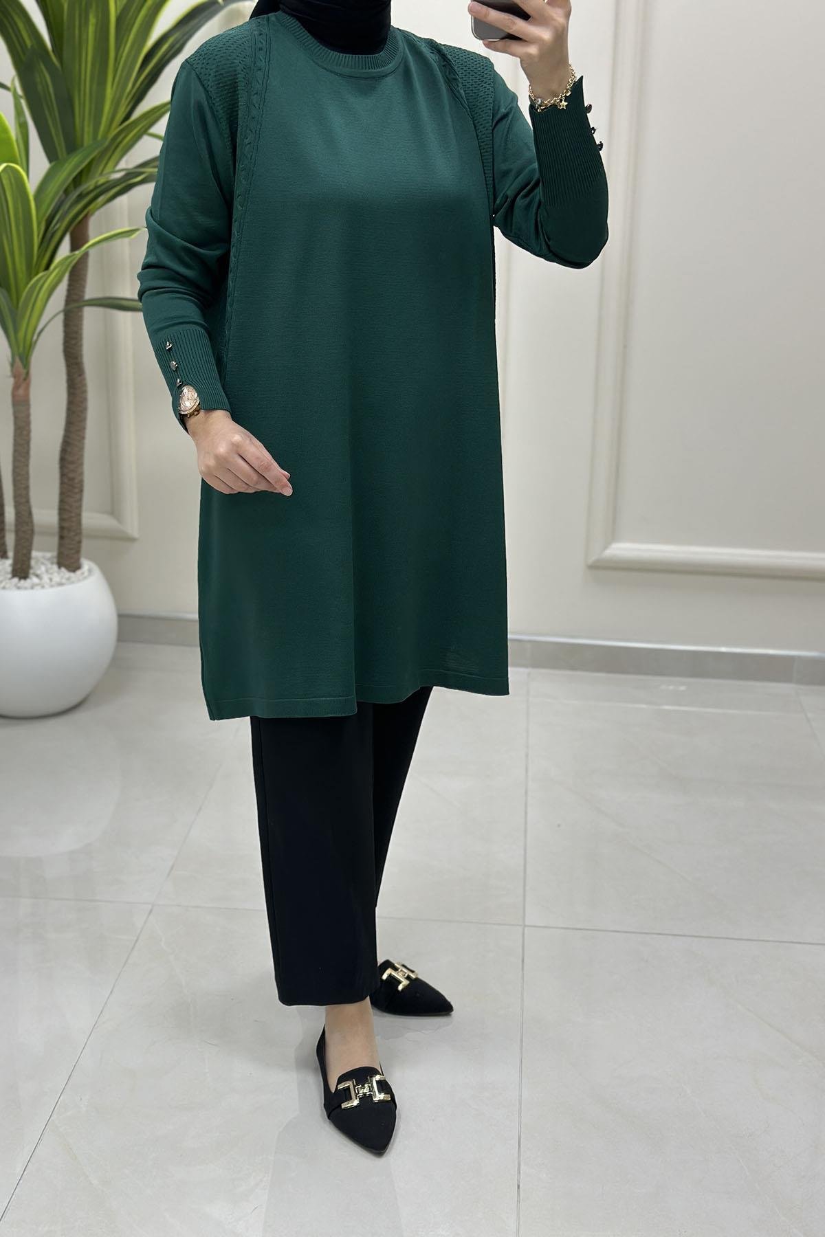 Tesettür Tunik ModelleriKendinden Desenli Kol Düğme Detaylı Kadın Triko Tunik Zümrüt Yeşili KADO 2725005