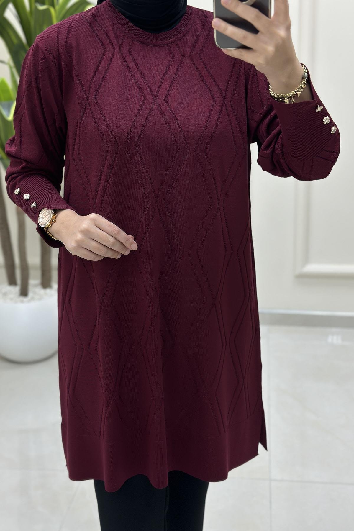 Tesettür Tunik ModelleriKendinden Desenli Kolu Düğme Detaylı Kadın Triko Tunik Bordo KADO 2725303