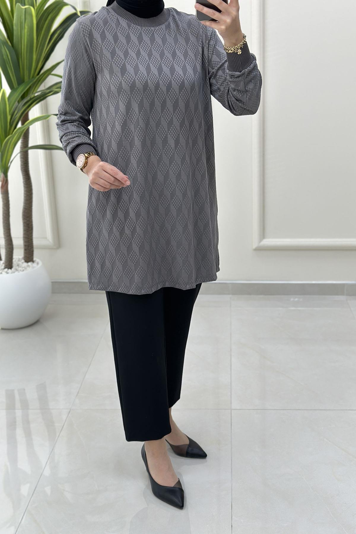 Tesettür Tunik ModelleriKendinden Desenli Ribana Detaylı Kadın Tunik Gri KADO 257480