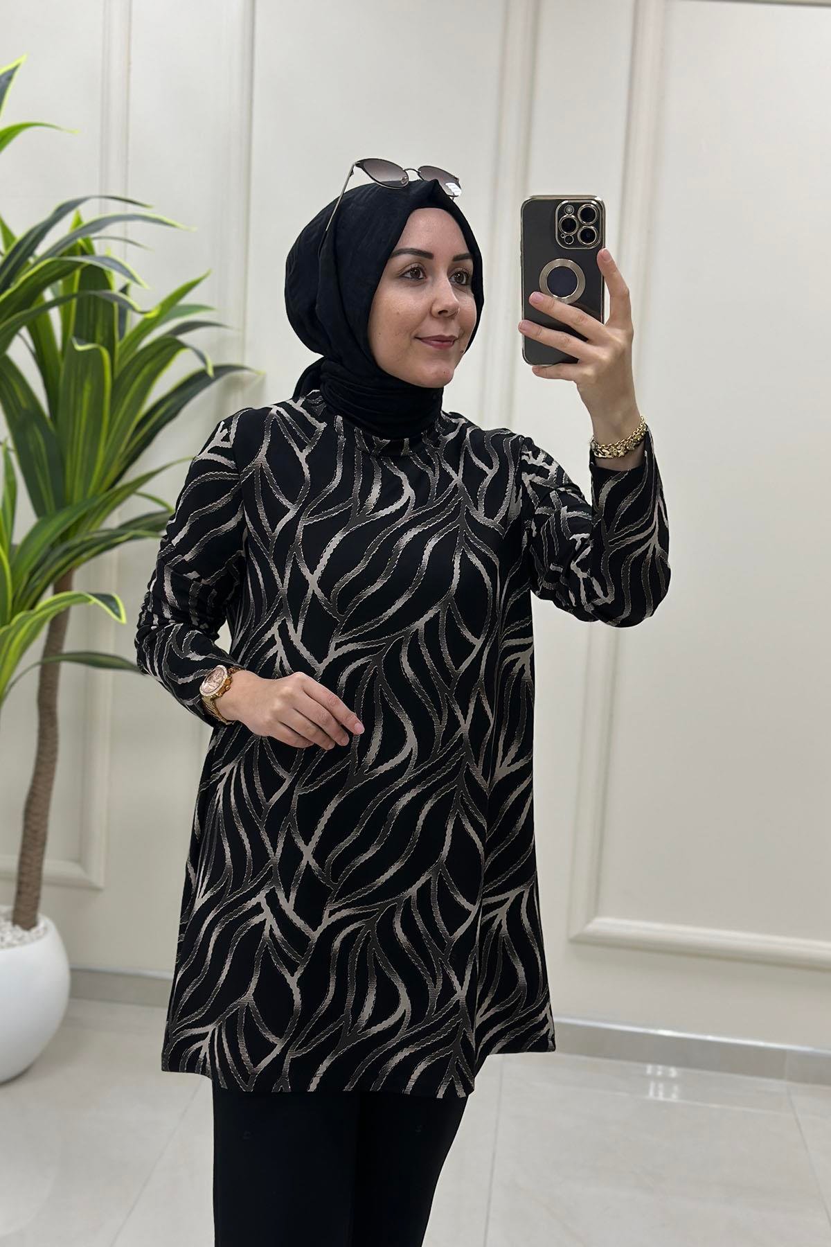 Tesettür Tunik ModelleriKendinden Desenli Likralı Kadın Tunik Siyah KADO 257601