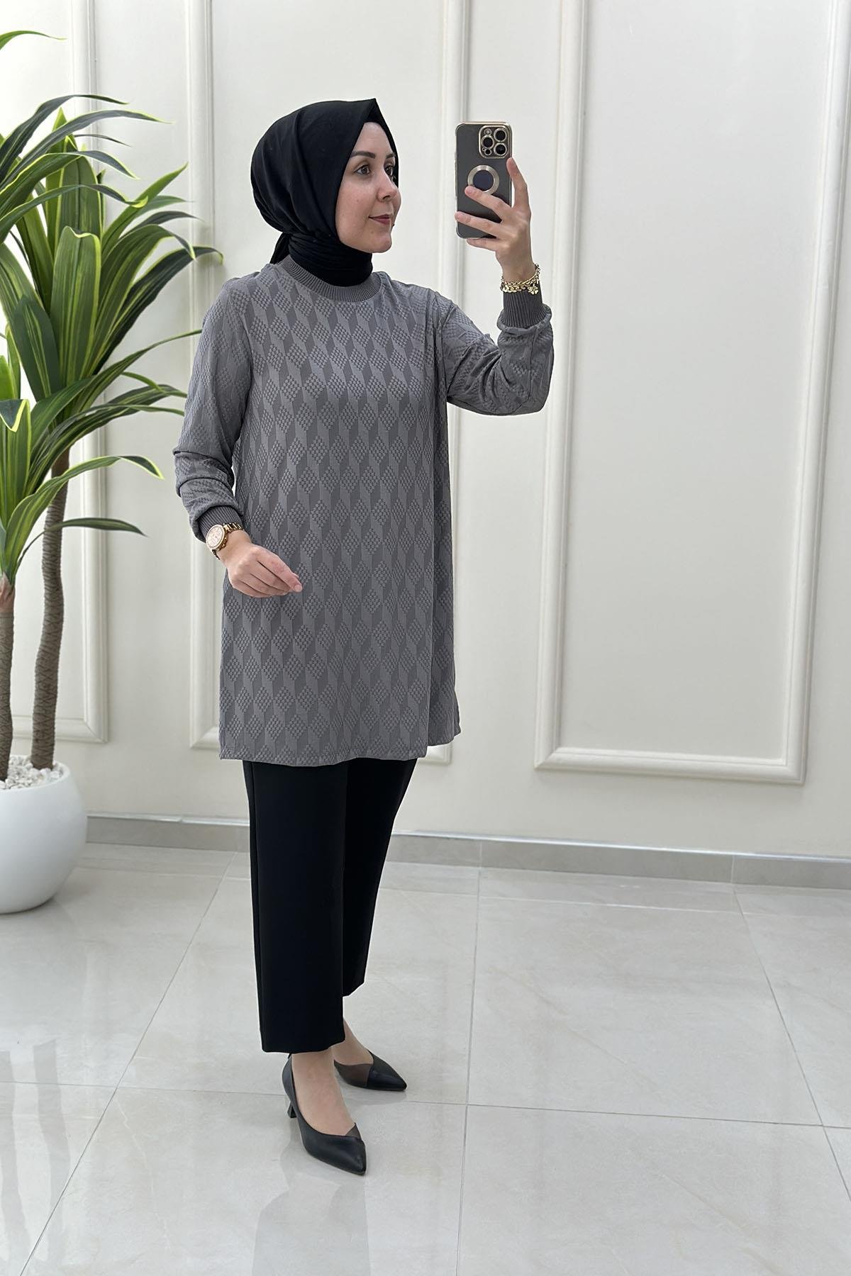 Tesettür Tunik ModelleriKendinden Desenli Ribana Detaylı Kadın Tunik Gri KADO 257480