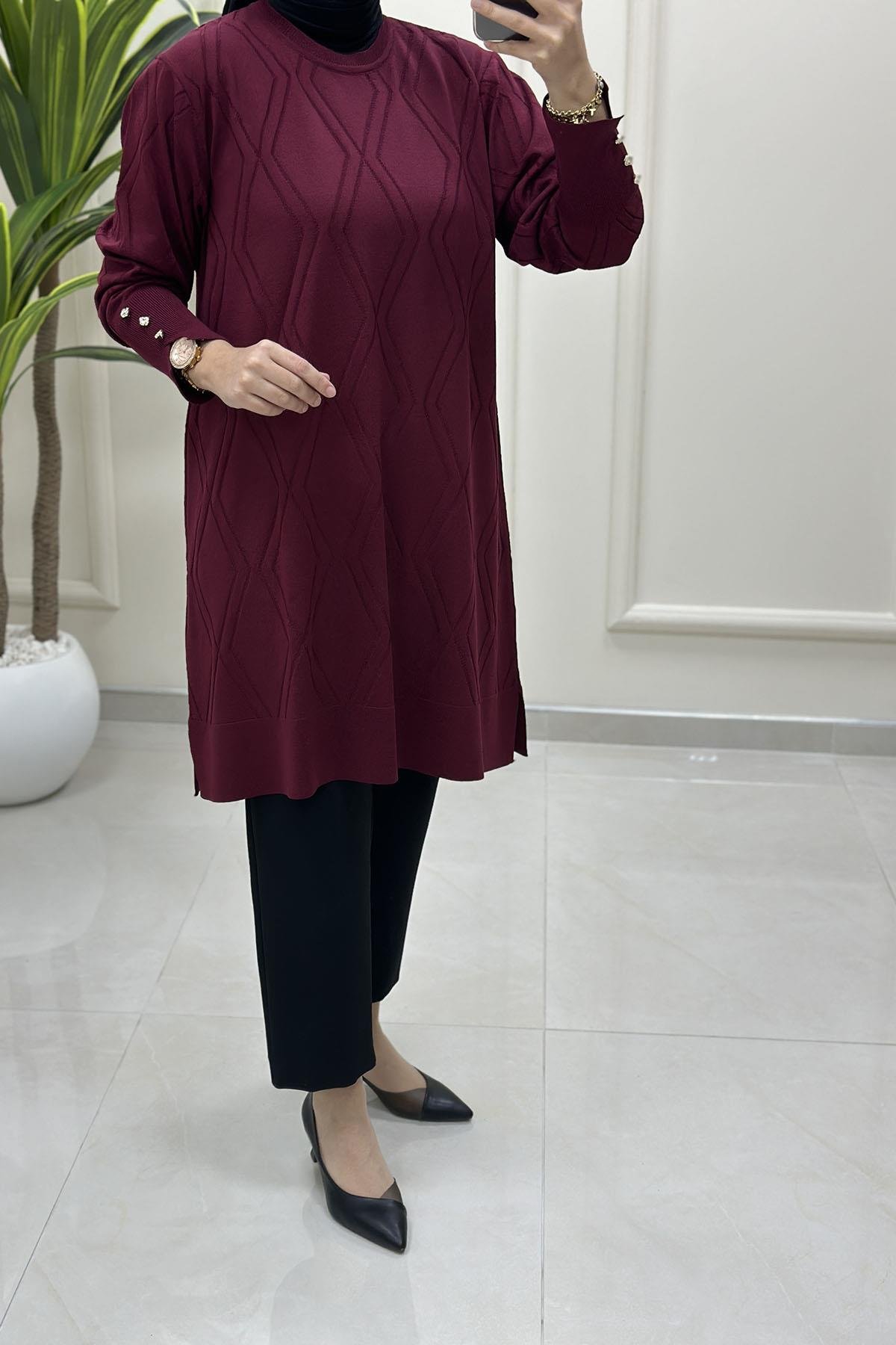 Tesettür Tunik ModelleriKendinden Desenli Kolu Düğme Detaylı Kadın Triko Tunik Bordo KADO 2725303