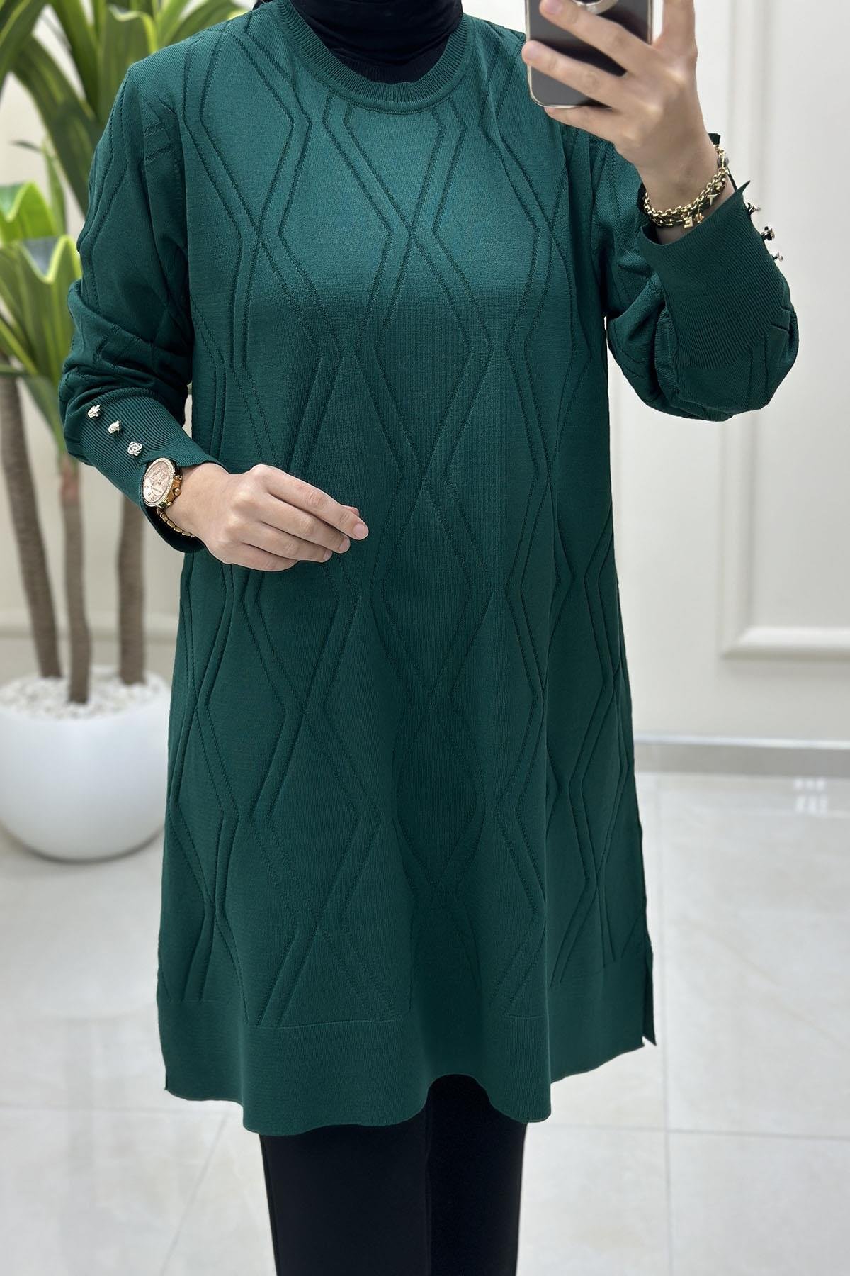 Tesettür Tunik ModelleriKendinden Desenli Kolu Düğme Detaylı Kadın Triko Tunik Zümrüt Yeşili KADO 2725303