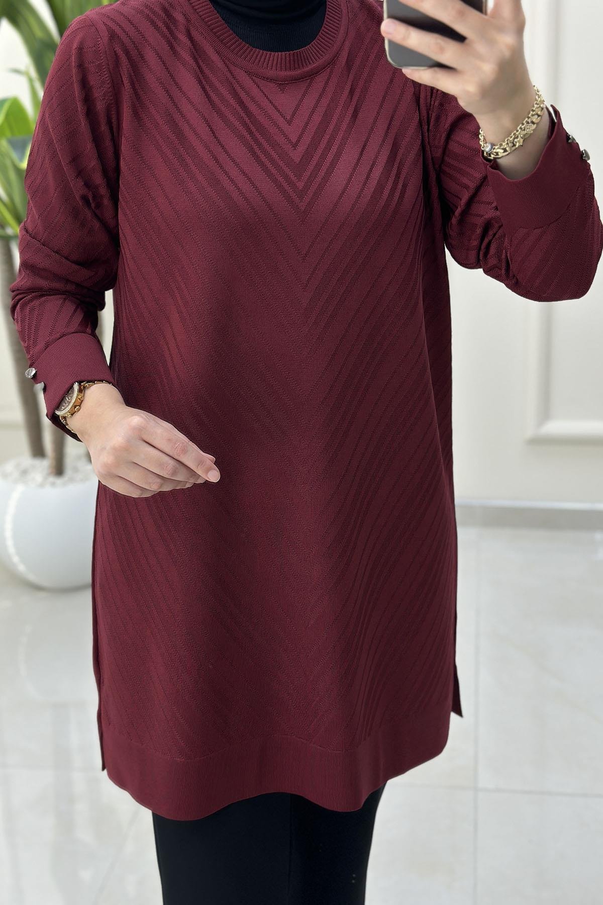 Tesettür Tunik ModelleriKendinden Desenli Kol Düğme Detaylı Kadın Triko Tunik Bordo KADO 2725027