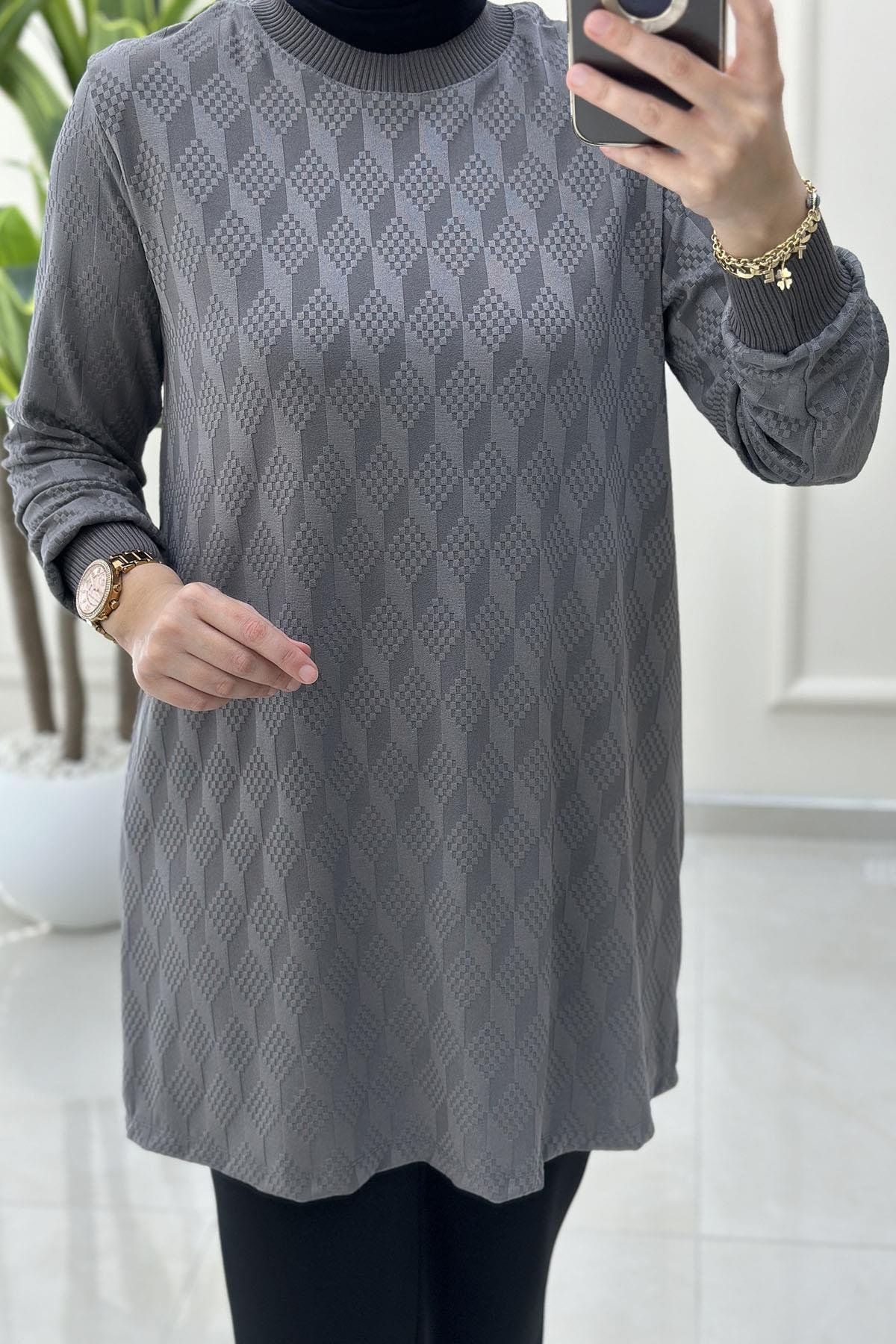 Tesettür Tunik ModelleriKendinden Desenli Ribana Detaylı Kadın Tunik Gri KADO 257480