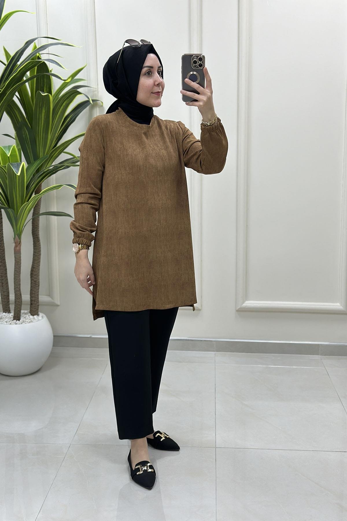 Tesettür Tunik ModelleriKendinden Desenli Kolu Lastikli Modal Kadın Tunik Taba KADO 257393