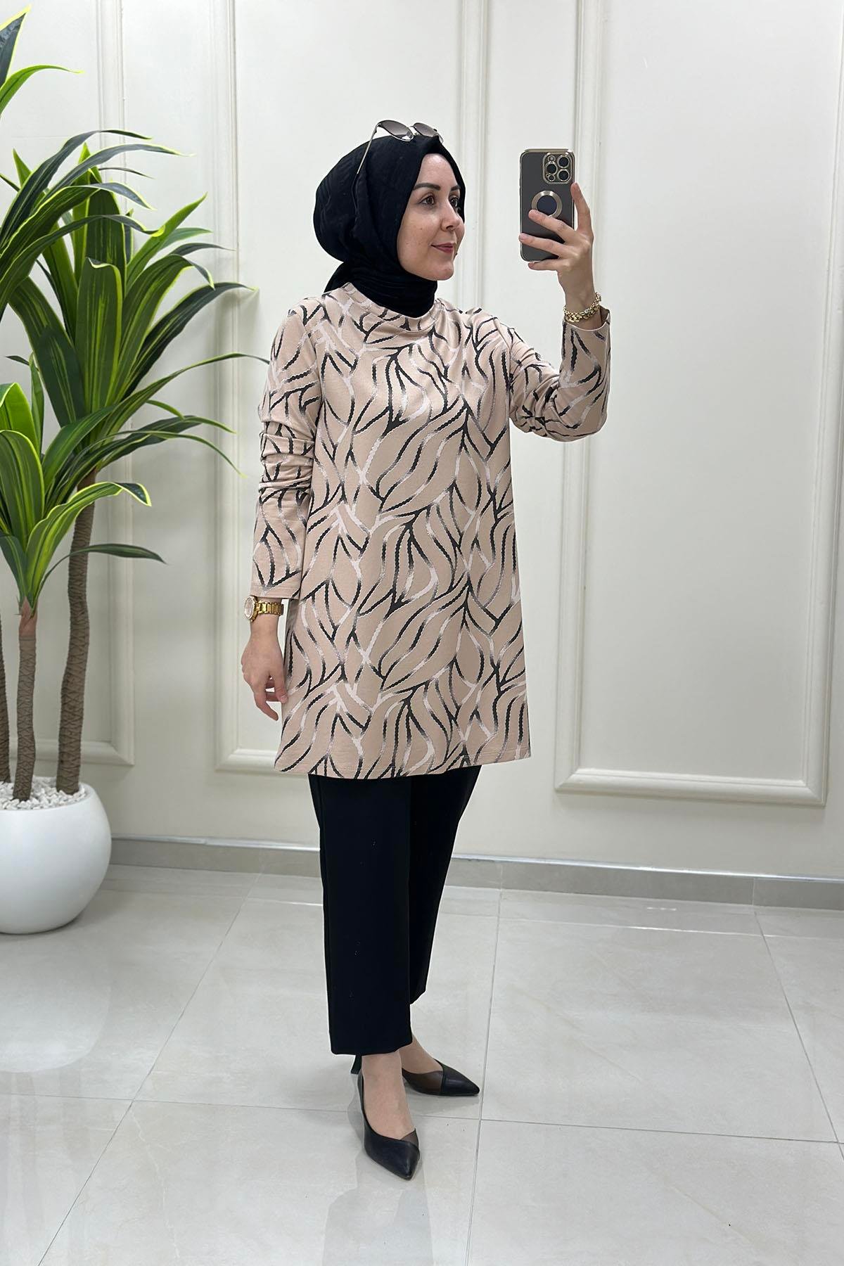 Tesettür Tunik ModelleriKendinden Desenli Likralı Kadın Tunik Bej KADO 257601