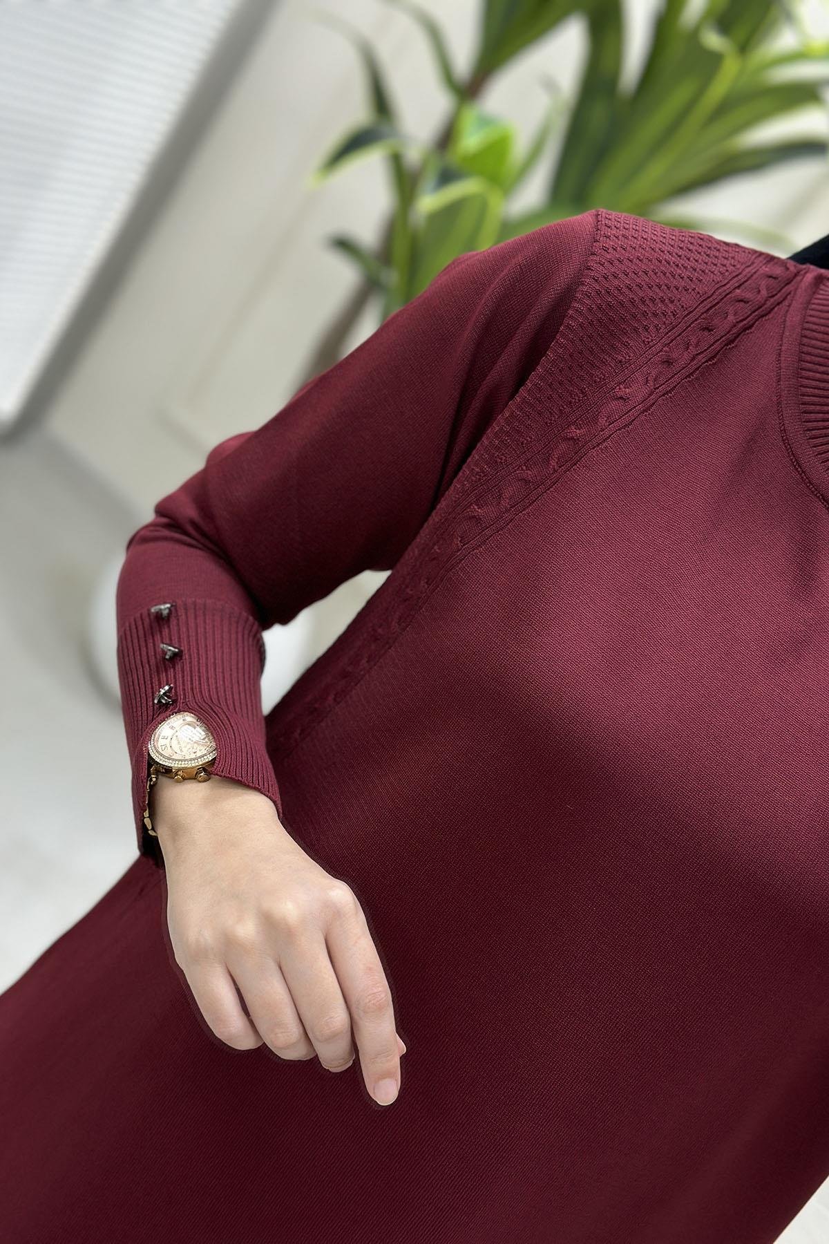 Tesettür Tunik ModelleriKendinden Desenli Kol Düğme Detaylı Kadın Triko Tunik Bordo KADO 2725005