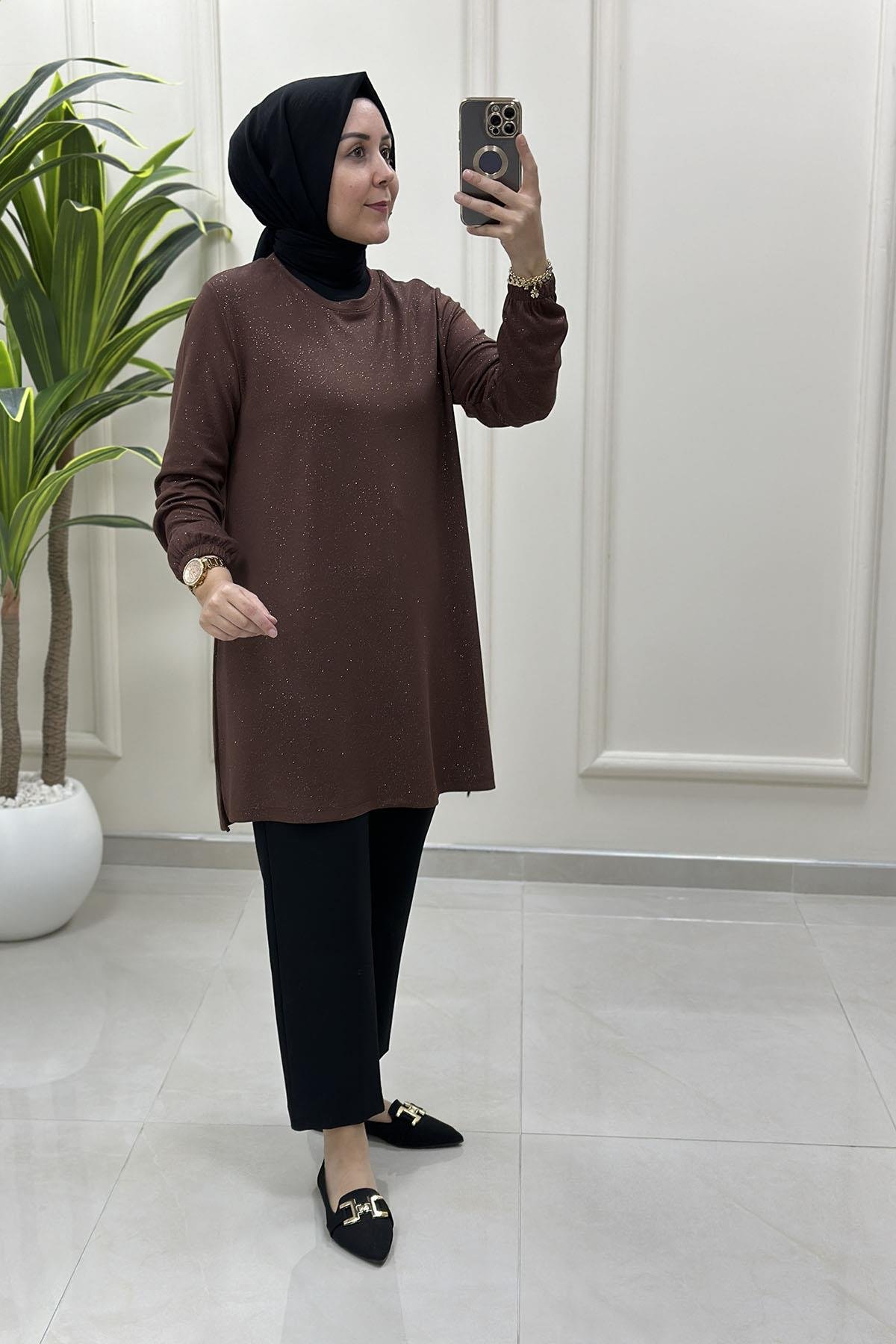 Tesettür Tunik ModelleriKendinden Simli Kolu Lastikli Kadın Tunik Kahverengi KADO 257886