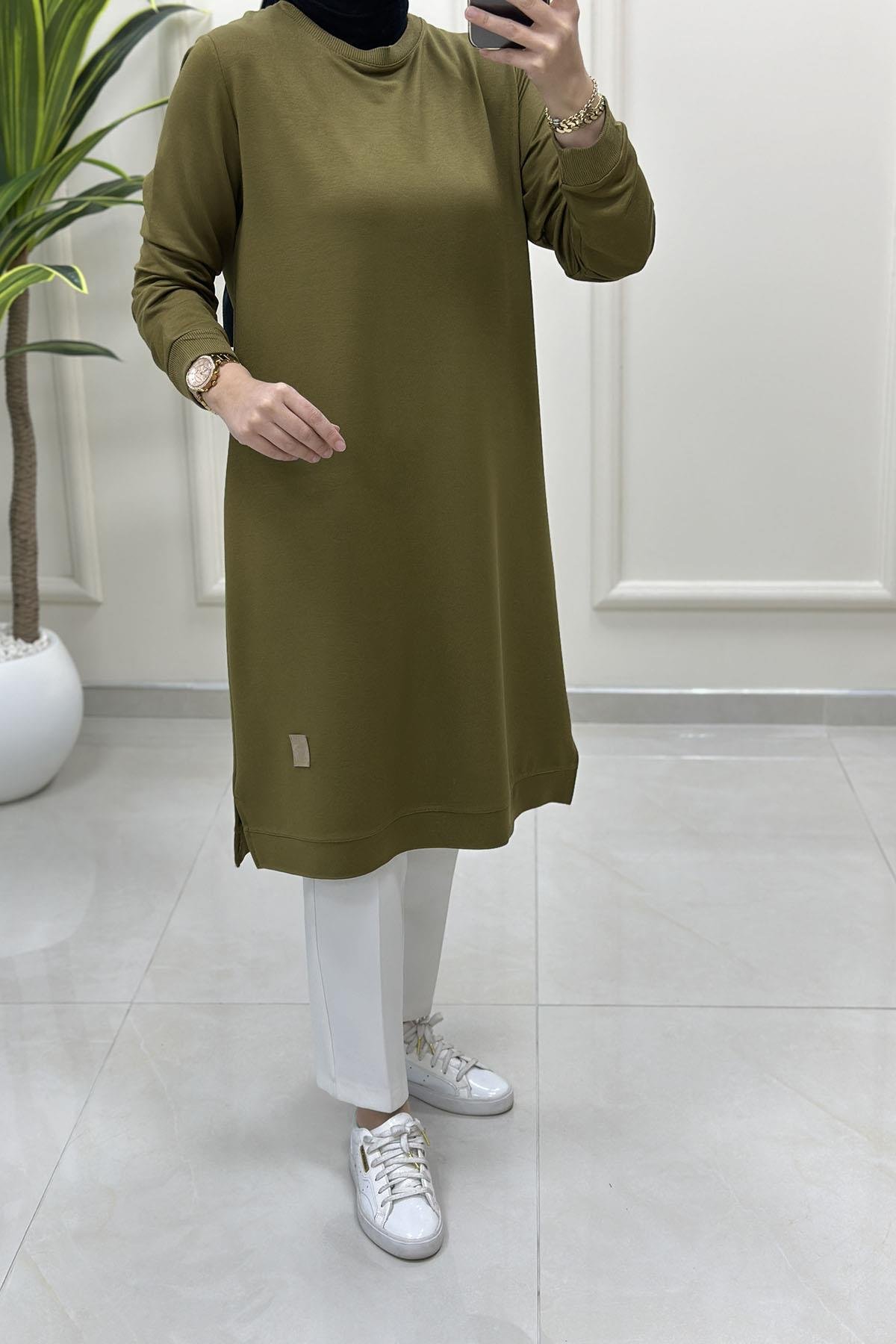Tesettür Tunik ModelleriKol Ve Etek Ucu Ribanalı Spor Kadın Tunik Yağ Yeşili KADO 7194