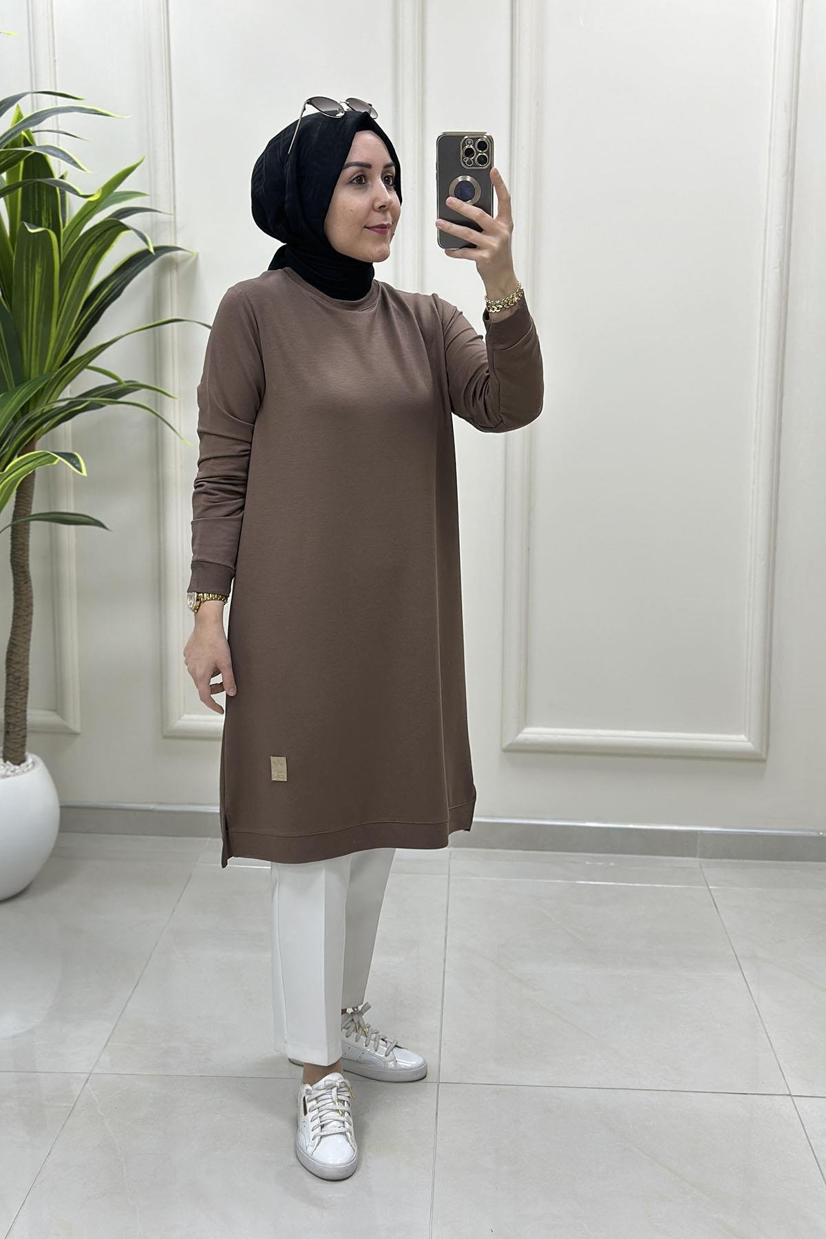 Tesettür Tunik ModelleriKol Ve Etek Ucu Ribanalı Spor Kadın Tunik Vizon KADO 7194