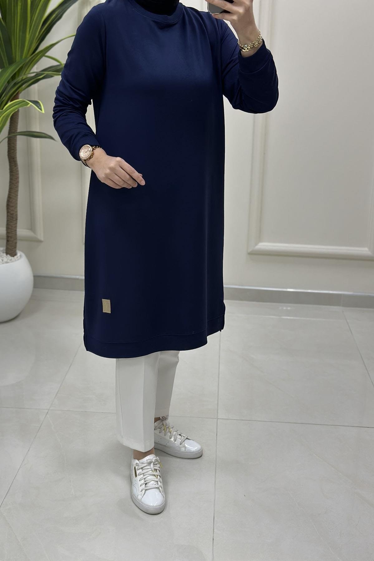 Tesettür Tunik ModelleriKol Ve Etek Ucu Ribanalı Spor Kadın Tunik Lacivert KADO 7194