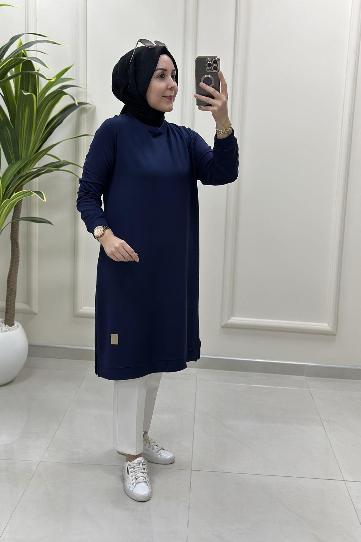 Tesettür Tunik ModelleriKol Ve Etek Ucu Ribanalı Spor Kadın Tunik Lacivert KADO 7194