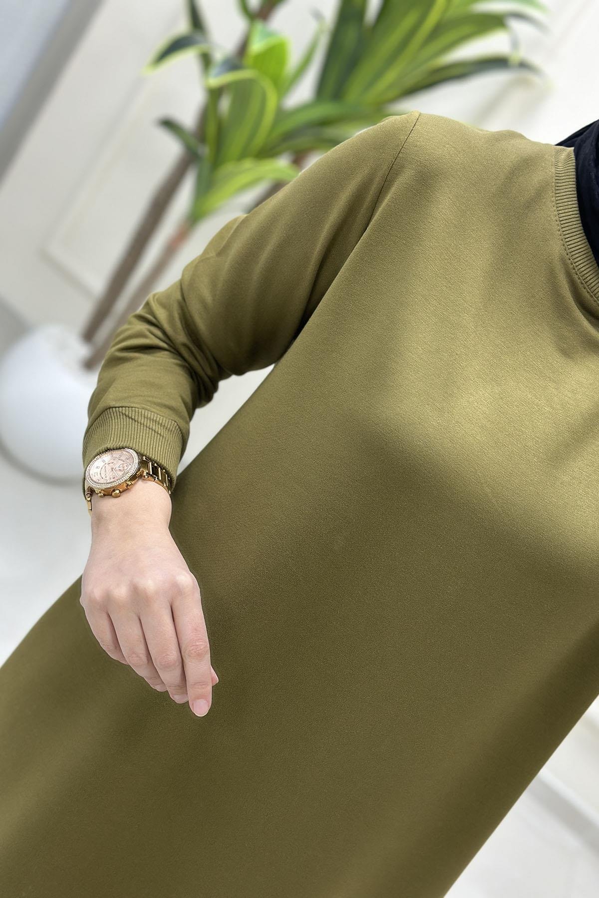 Tesettür Tunik ModelleriKol Ve Etek Ucu Ribanalı Spor Kadın Tunik Yağ Yeşili KADO 7194