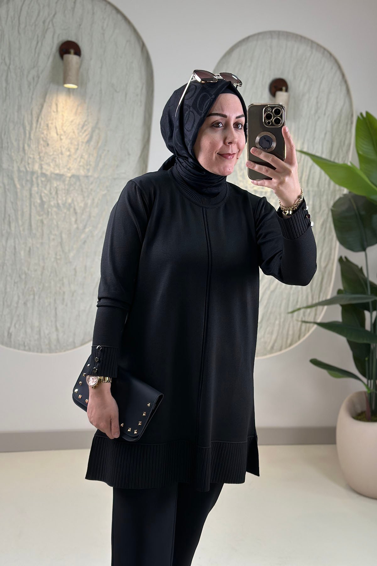 Tesettür Tunik ModelleriKol ve Etek Ucu Fitilli Düğme Detaylı Kadın Triko Tunik Siyah SFF 2726076