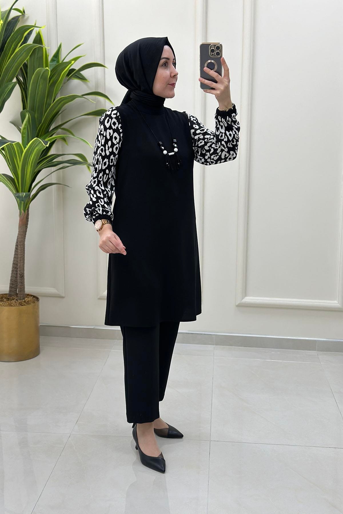 Tesettür Tunik ModelleriKolları Pilise Detaylı Kolyeli Kadın Tunik Siyah HYA 1528