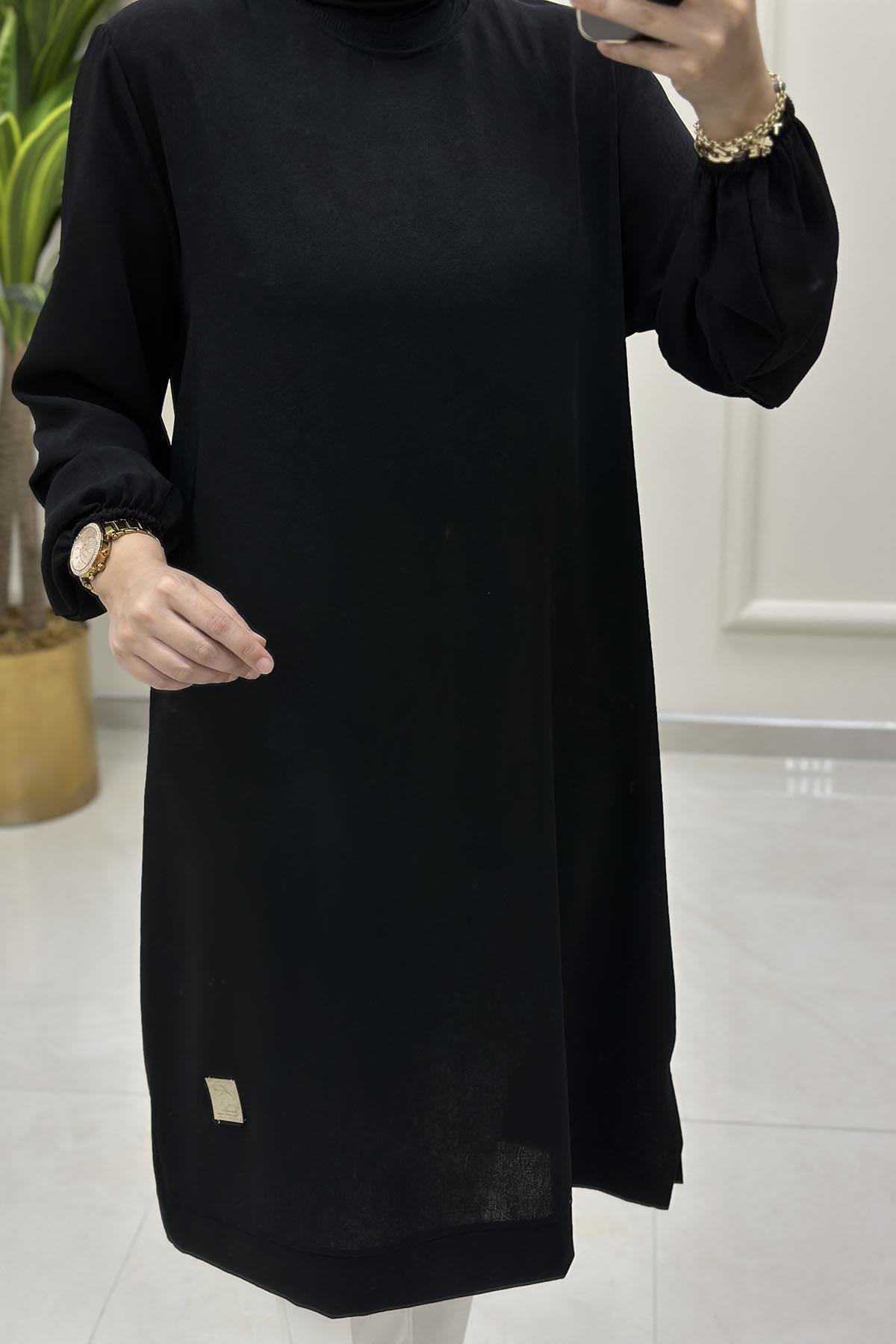 Tesettür Tunik ModelleriKolu Büzgülü Arma Detaylı Uzun Kadın Tunik Siyah KADO 251765