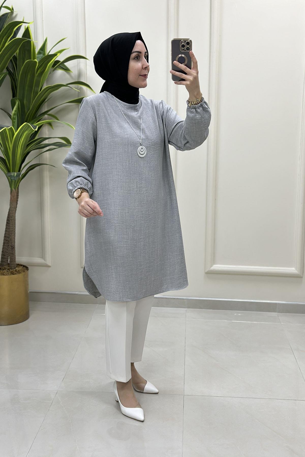 Tesettür Tunik ModelleriKolu Büzgülü Kolyeli Kadın Tunik Gri KADO 4525