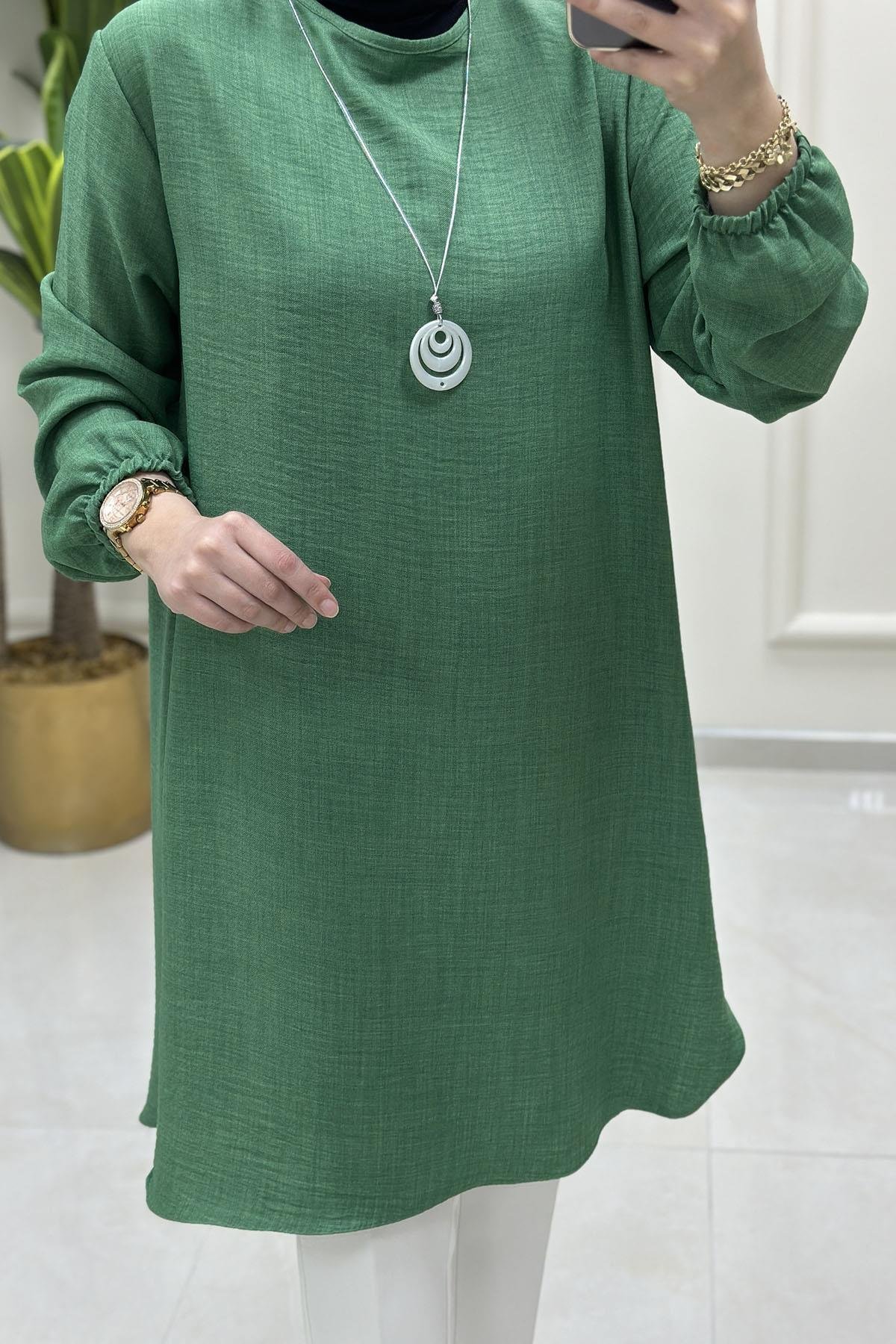 Tesettür Tunik ModelleriKolu Büzgülü Kolyeli Kadın Tunik Benetton Yeşili KADO 4525