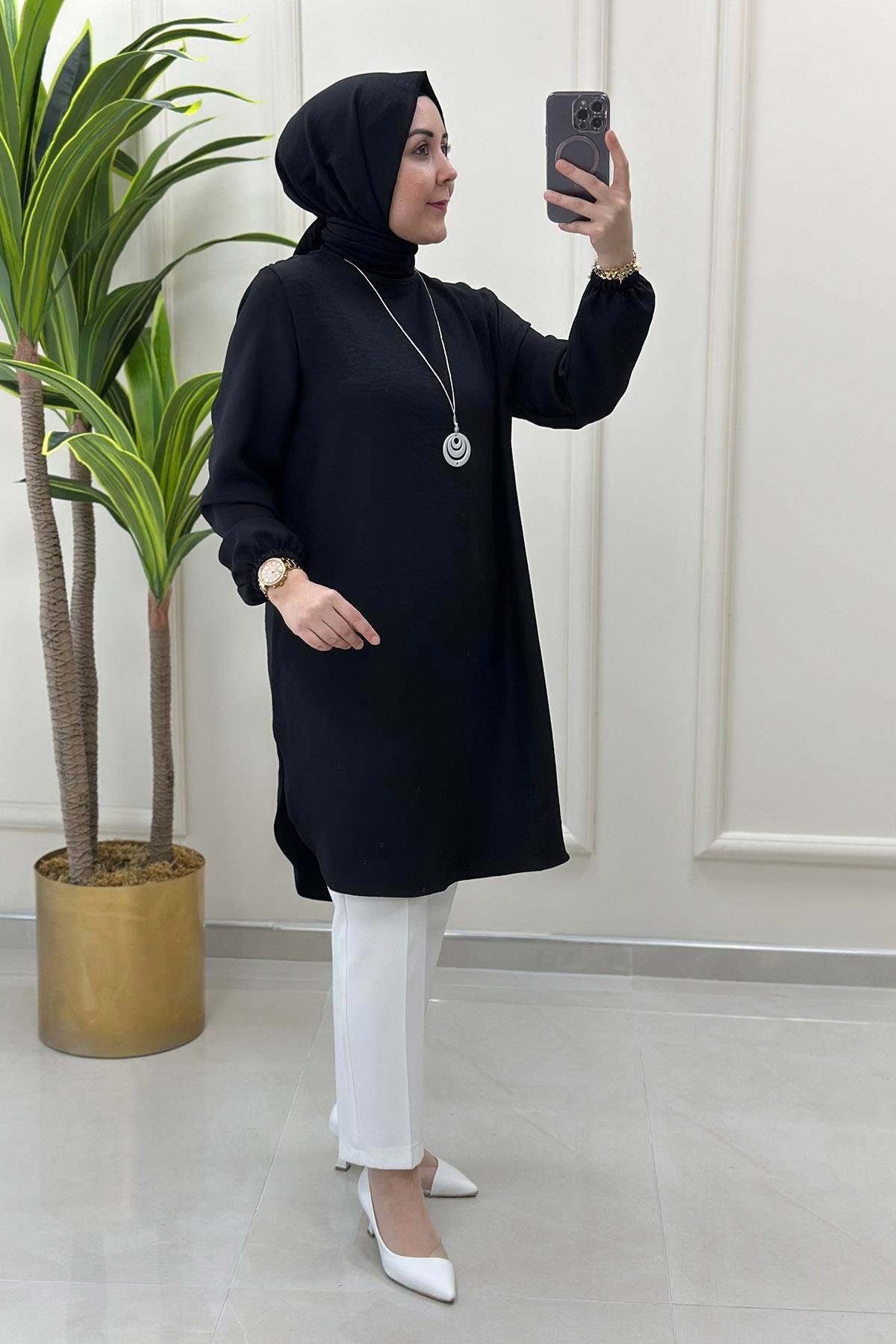 Tesettür Tunik ModelleriKolu Büzgülü Kolyeli Kadın Tunik Siyah KADO 4525