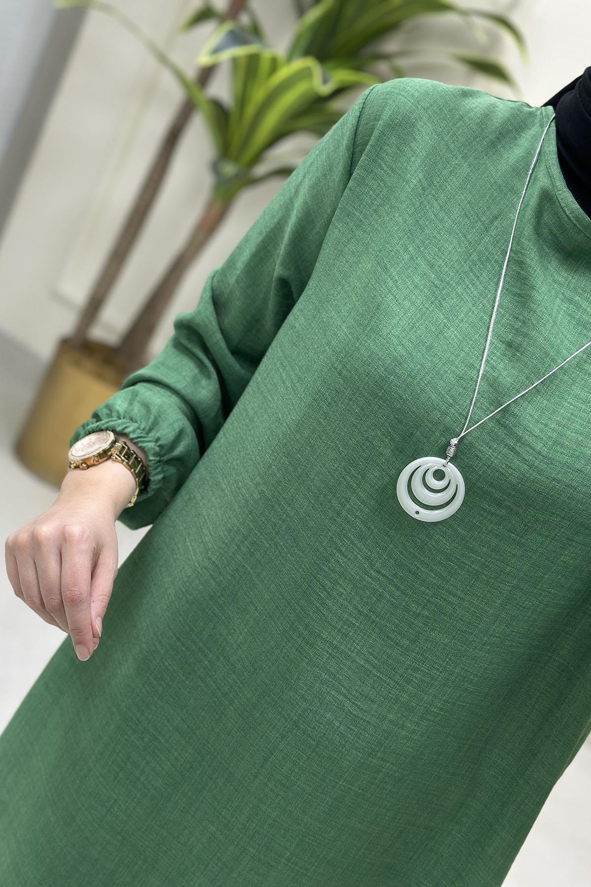 Tesettür Tunik ModelleriKolu Büzgülü Kolyeli Kadın Tunik Benetton Yeşili KADO 4525