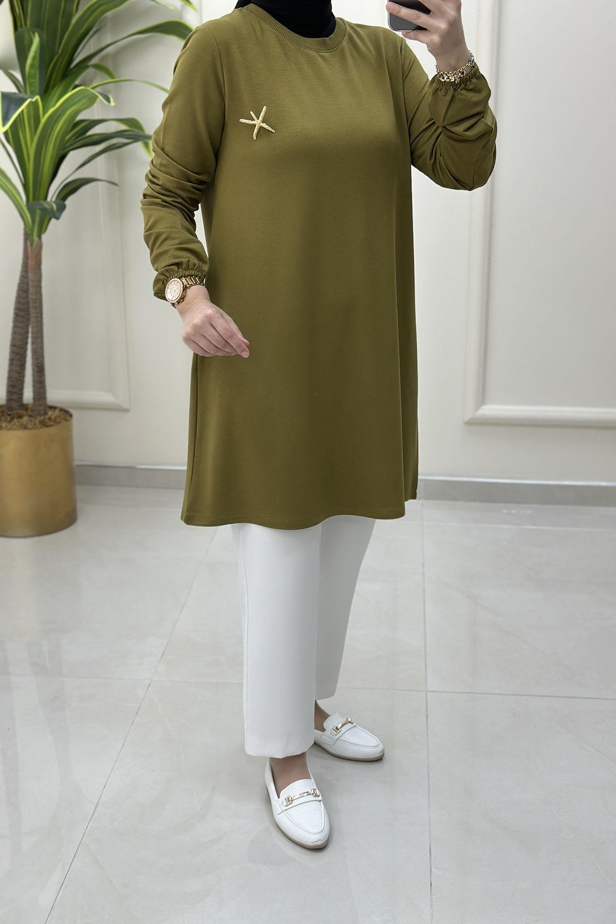 Tesettür Tunik ModelleriKolu Lastikli Broş Detaylı Kadın Tunik Yağ Yeşili KADO 251784