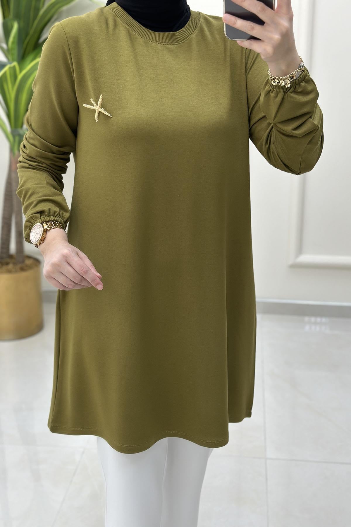 Tesettür Tunik ModelleriKolu Lastikli Broş Detaylı Kadın Tunik Yağ Yeşili KADO 251784