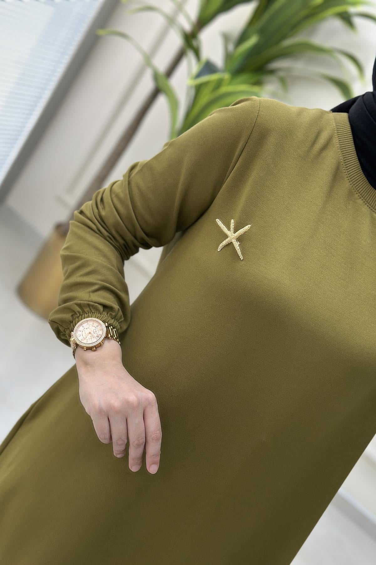 Tesettür Tunik ModelleriKolu Lastikli Broş Detaylı Kadın Tunik Yağ Yeşili KADO 251784