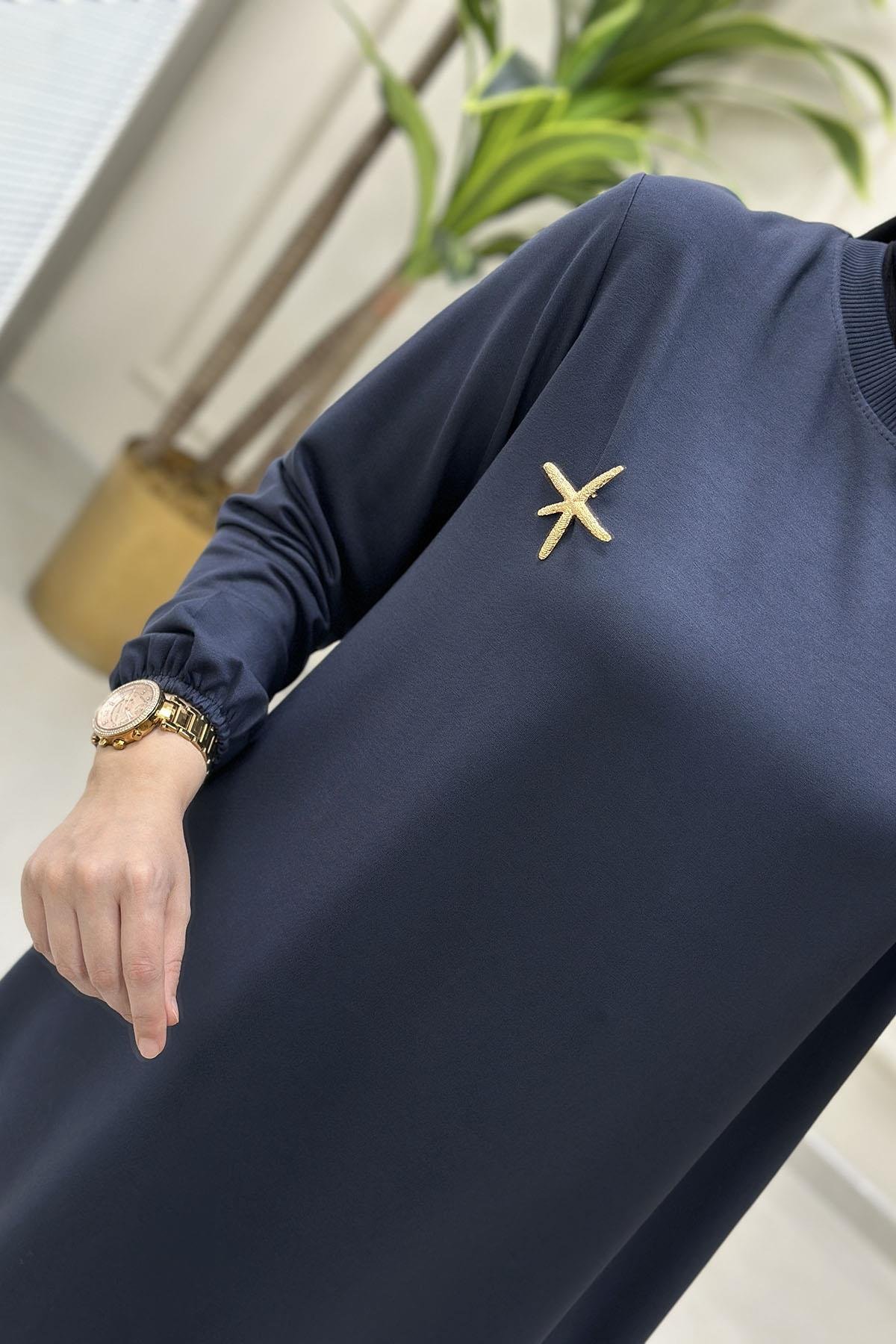 Tesettür Tunik ModelleriKolu Lastikli Broş Detaylı Kadın Tunik Antrasit KADO 251784