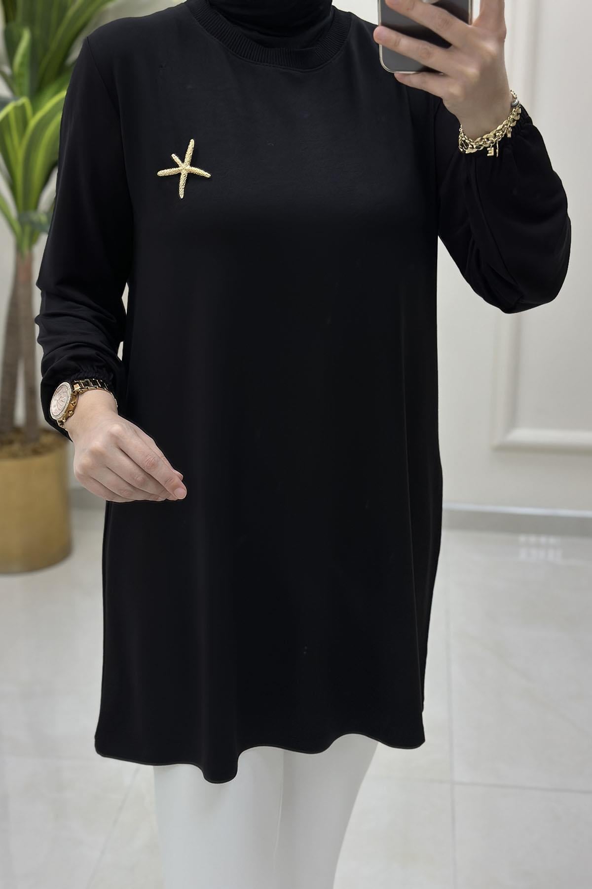 Tesettür Tunik ModelleriKolu Lastikli Broş Detaylı Kadın Tunik Siyah KADO 251784