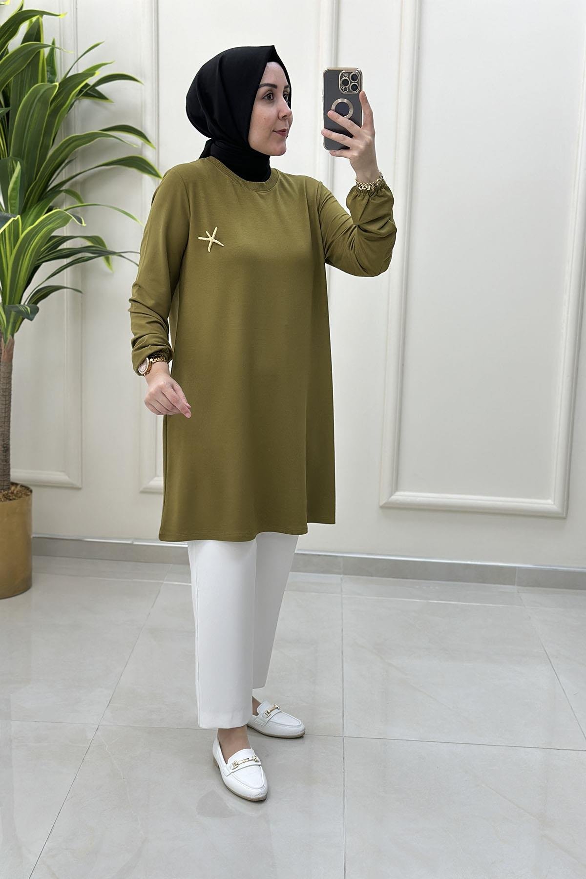 Tesettür Tunik ModelleriKolu Lastikli Broş Detaylı Kadın Tunik Yağ Yeşili KADO 251784