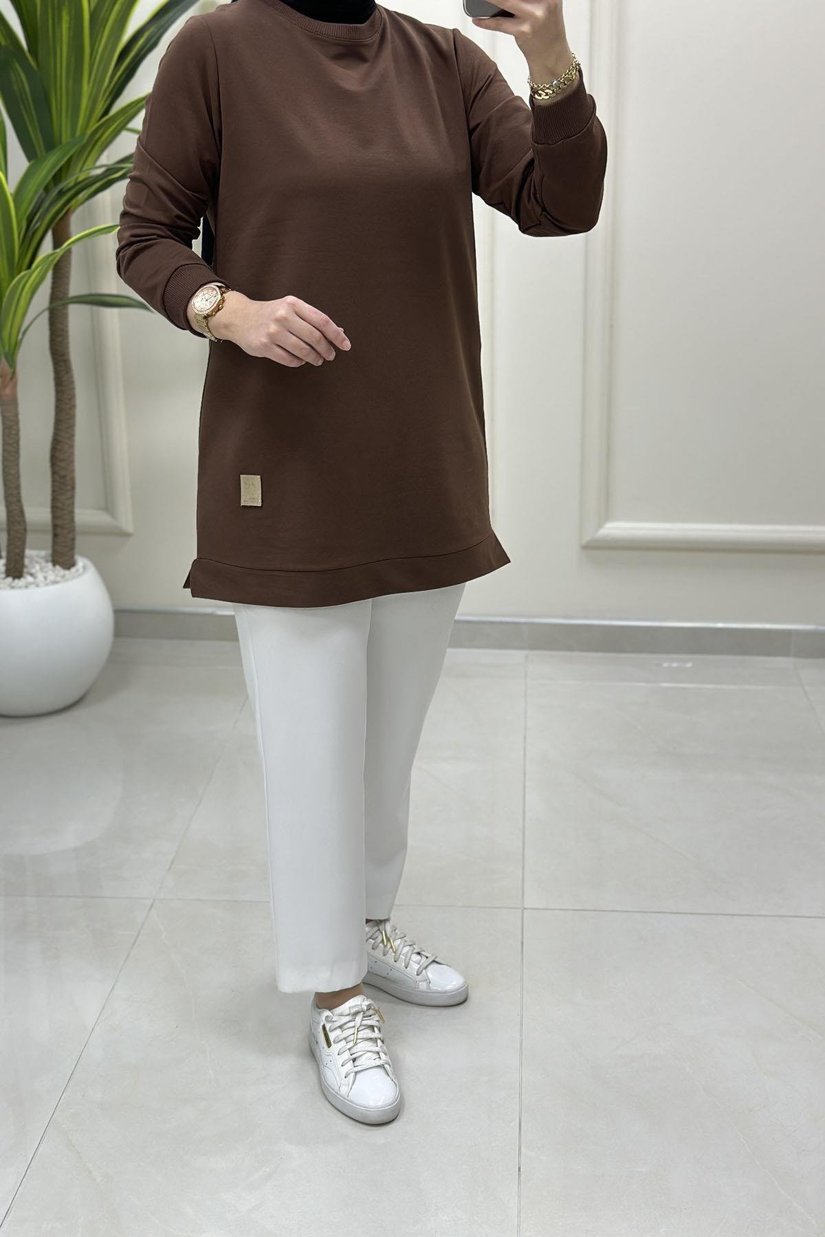 Tesettür Tunik ModelleriKolu Ribanalı Armalı Spor Kadın Tunik Kahverengi KADO 7191