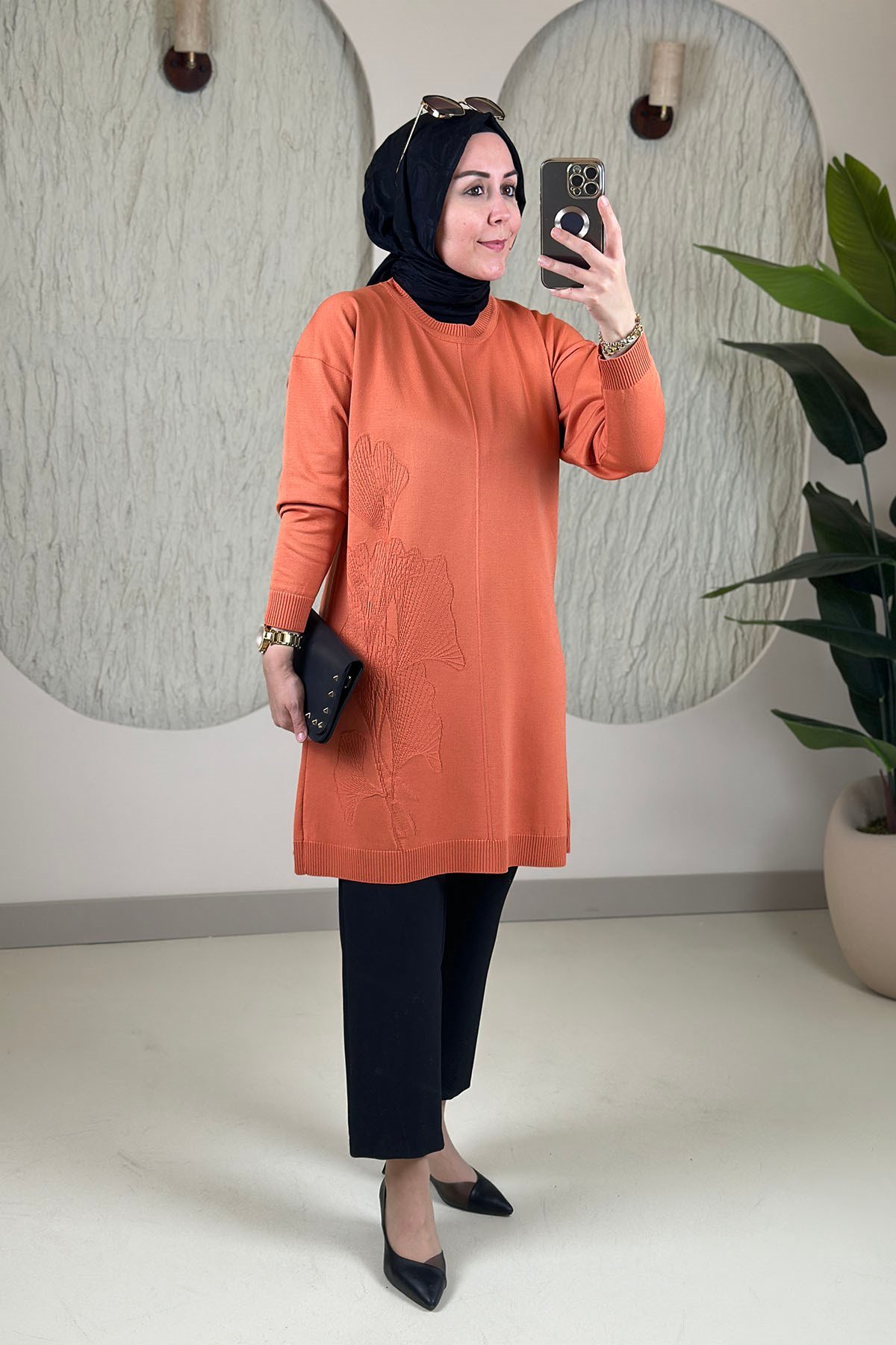 Tesettür Tunik ModelleriMerserize Triko Önü Kendinen Desenli Kadın Tunik Turuncu KADO 2726073