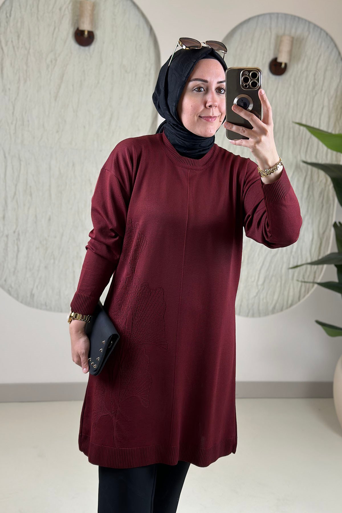 Tesettür Tunik ModelleriMerserize Triko Önü Kendinen Desenli Kadın Tunik Bordo KADO 2726073
