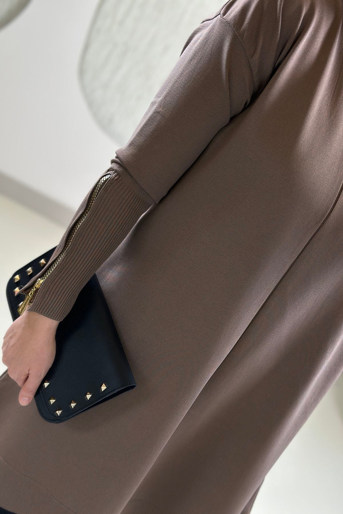 Tesettür Tunik ModelleriMerserize Triko Kol Fermuar Detaylı Kadın Tunik Vizon KADO 27260027
