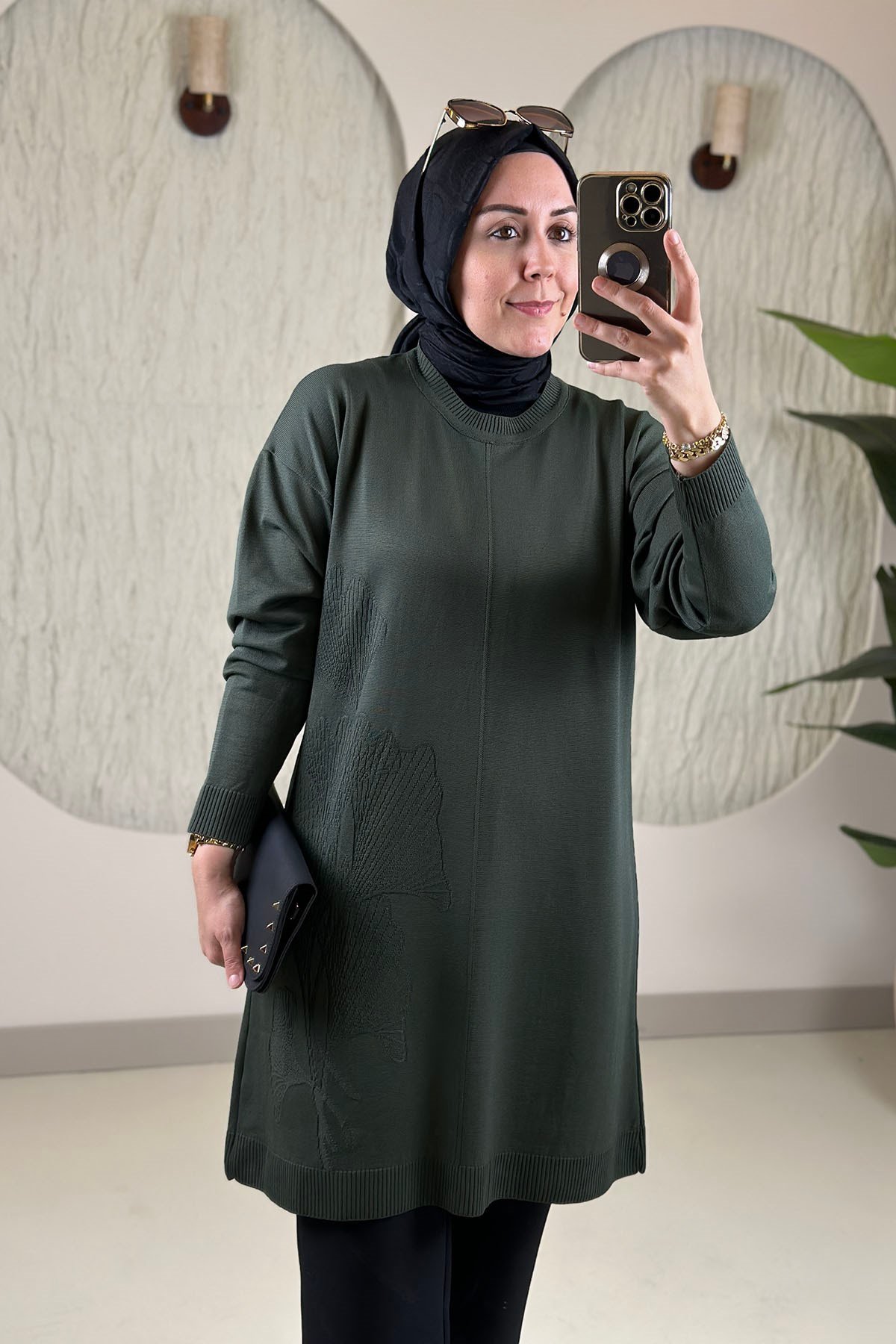 Tesettür Tunik ModelleriMerserize Triko Önü Kendinen Desenli Kadın Tunik Haki KADO 2726073