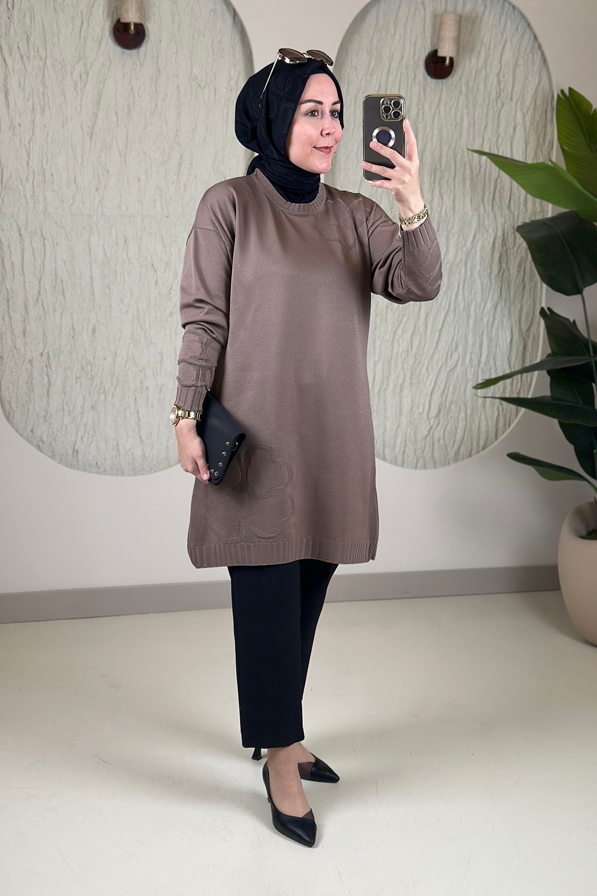 Tesettür Tunik ModelleriMerserize Triko Düşük Omuz Kendinden Desenli Kadın Tunik Vizon KADO 2726074